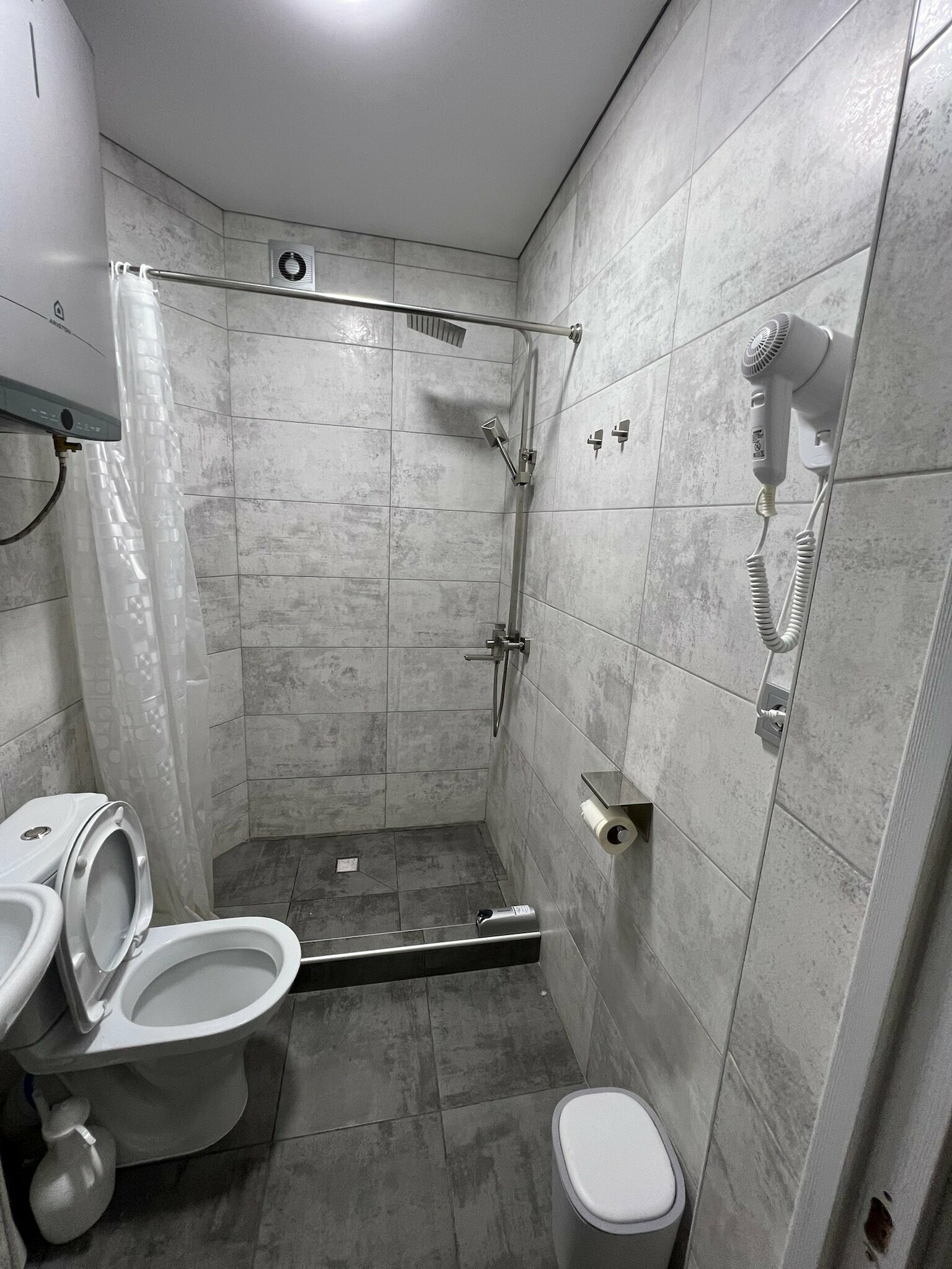 Трехместный номер «Комфорт» с душем