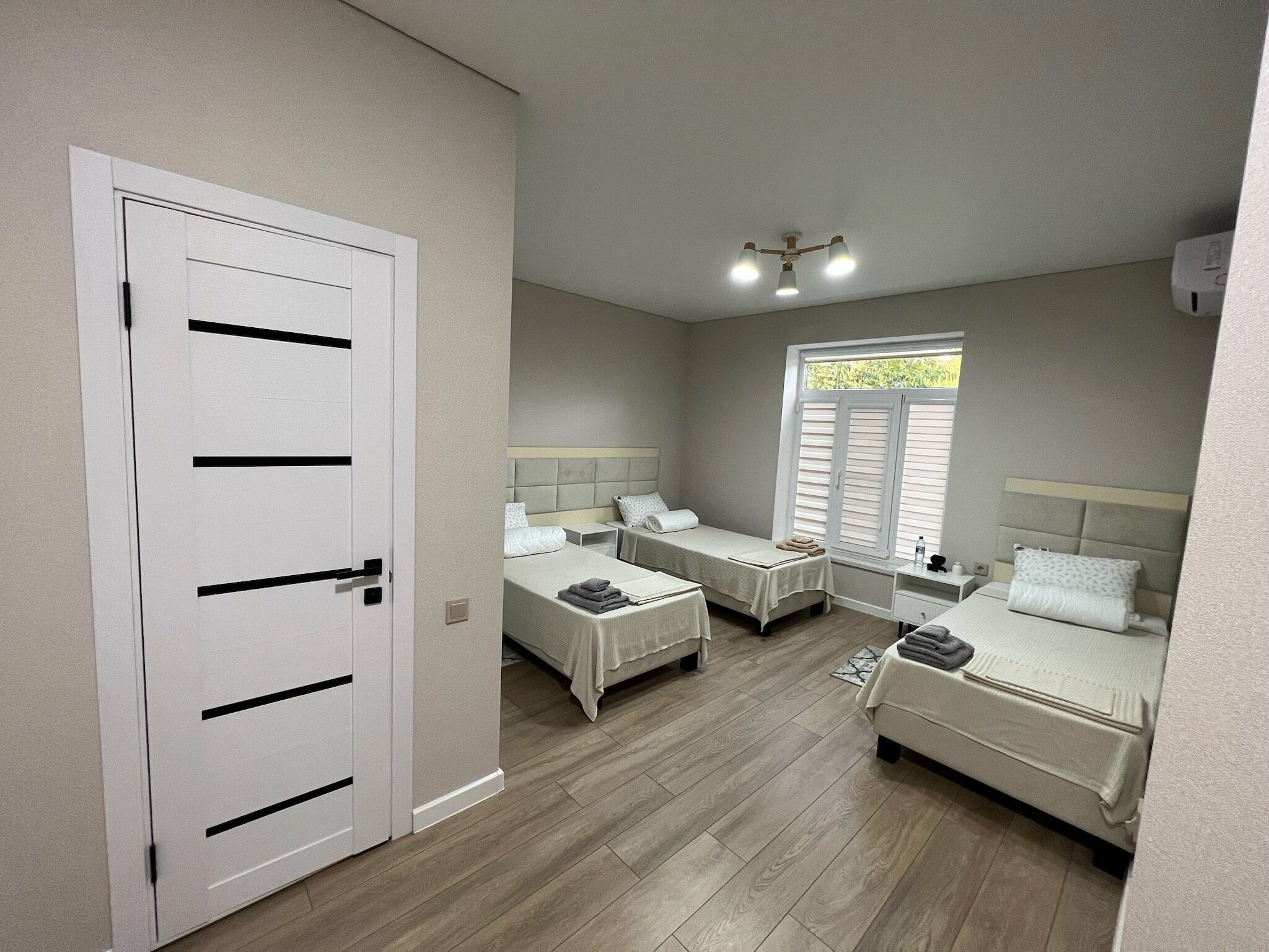 Трехместный номер «Комфорт» с душем