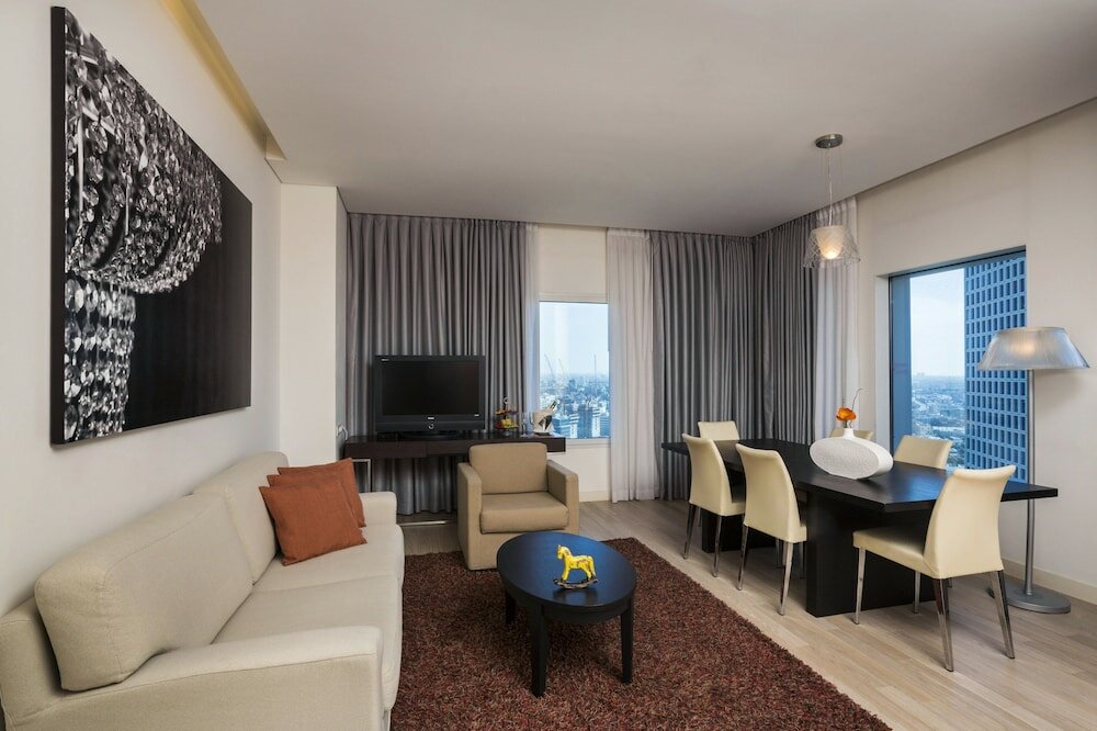 Junior Suite, 1 King Bed, City View