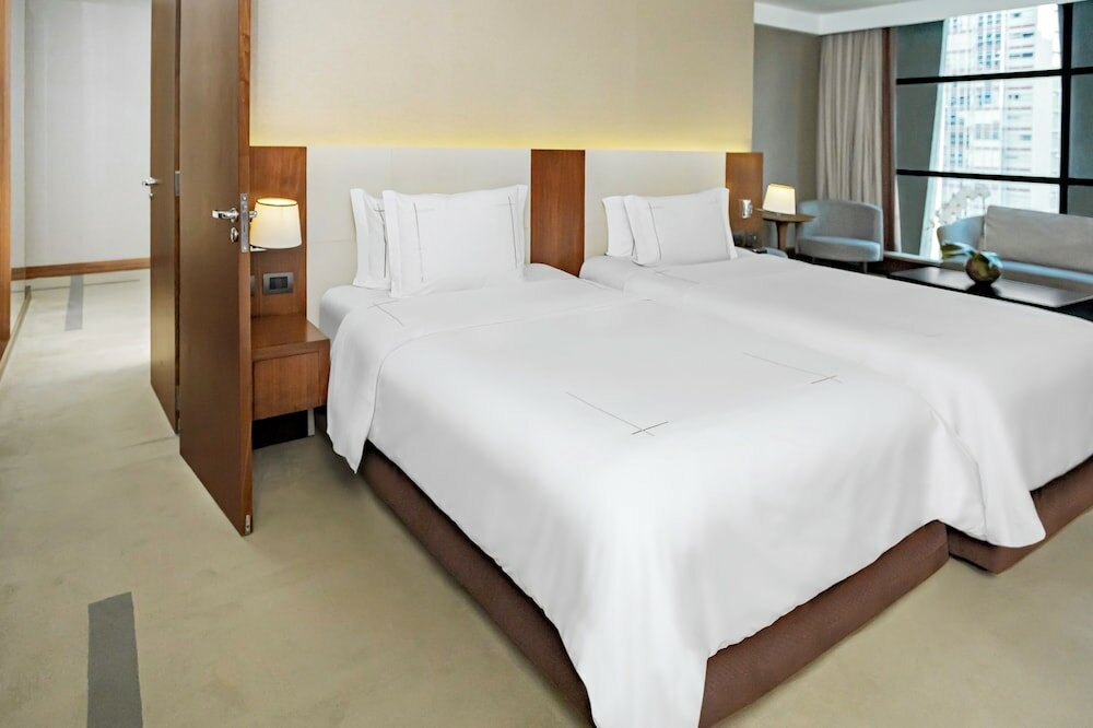 Family Room, Connecting Rooms