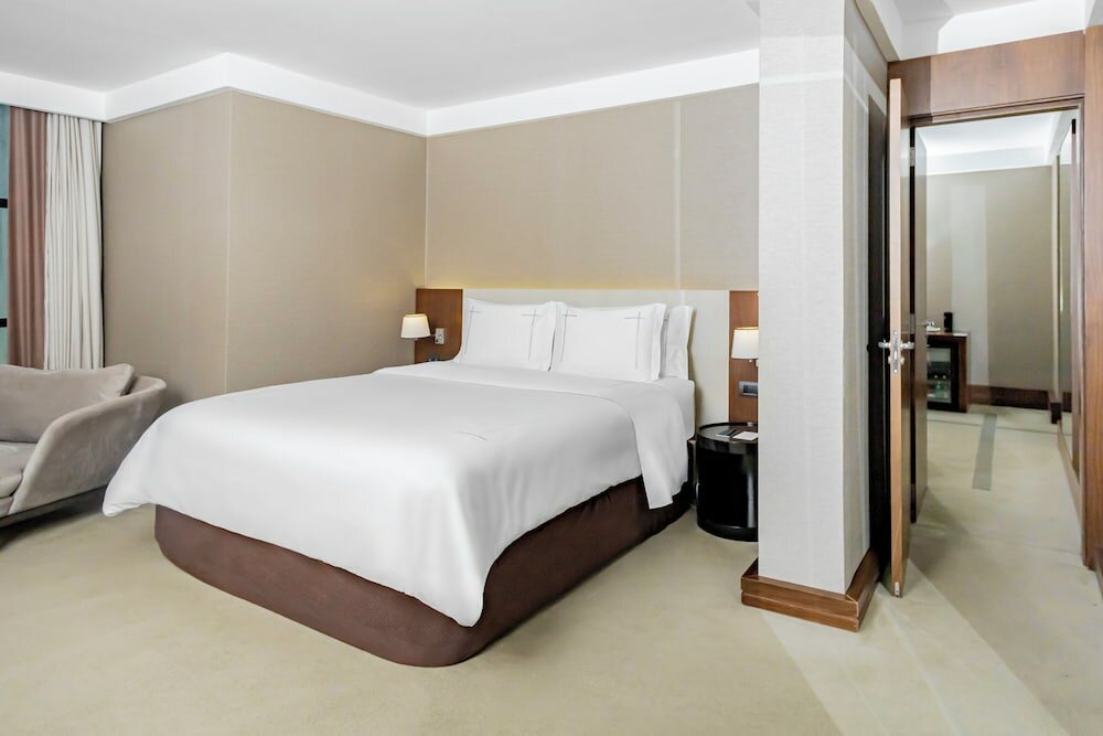 Family Room, Connecting Rooms