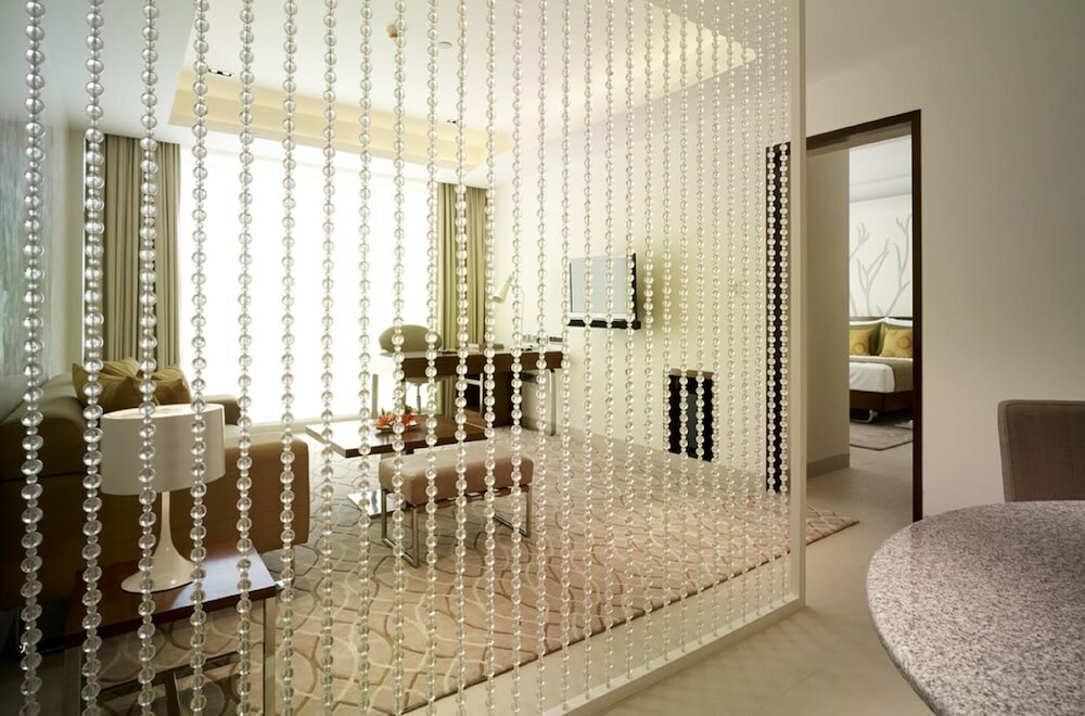 Luxury Suite, 1 King Bed, Pool View