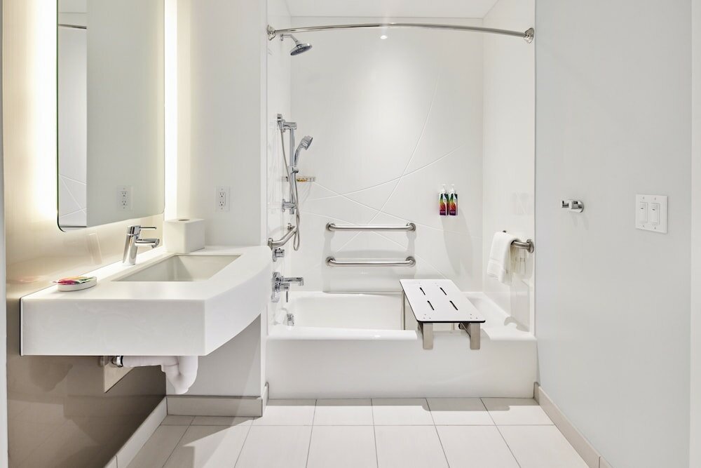 Mobility Accessible Standard Room, w/ADA tub (Includes Early Park Admission*)