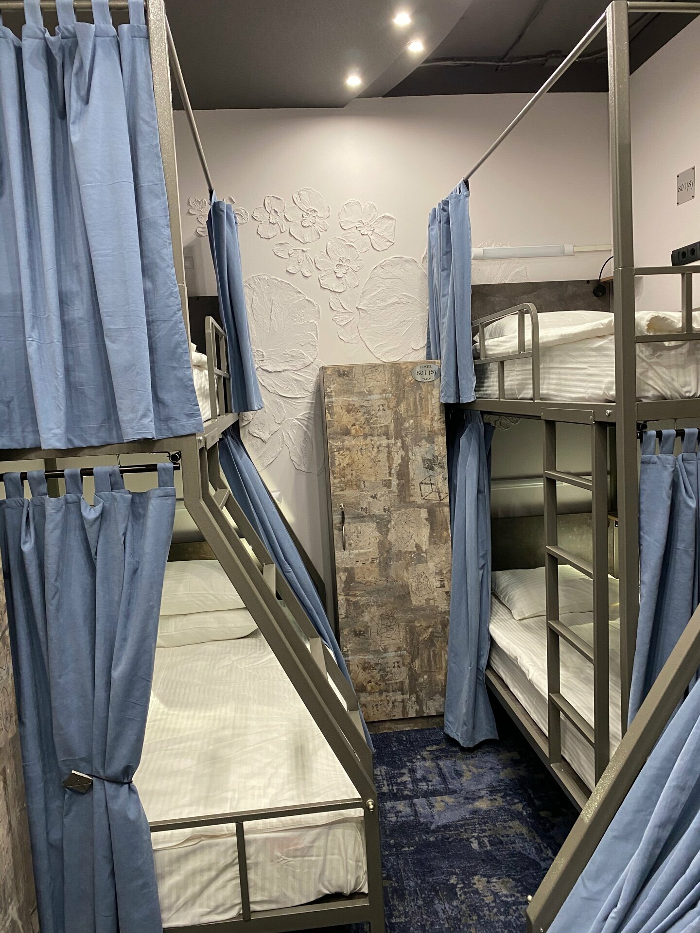 Двухъярусная кровать в общем номере для женщин