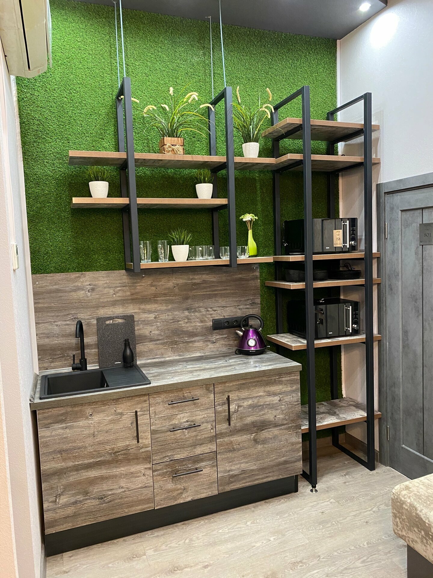 Двухъярусная кровать в общем номере для мужчин