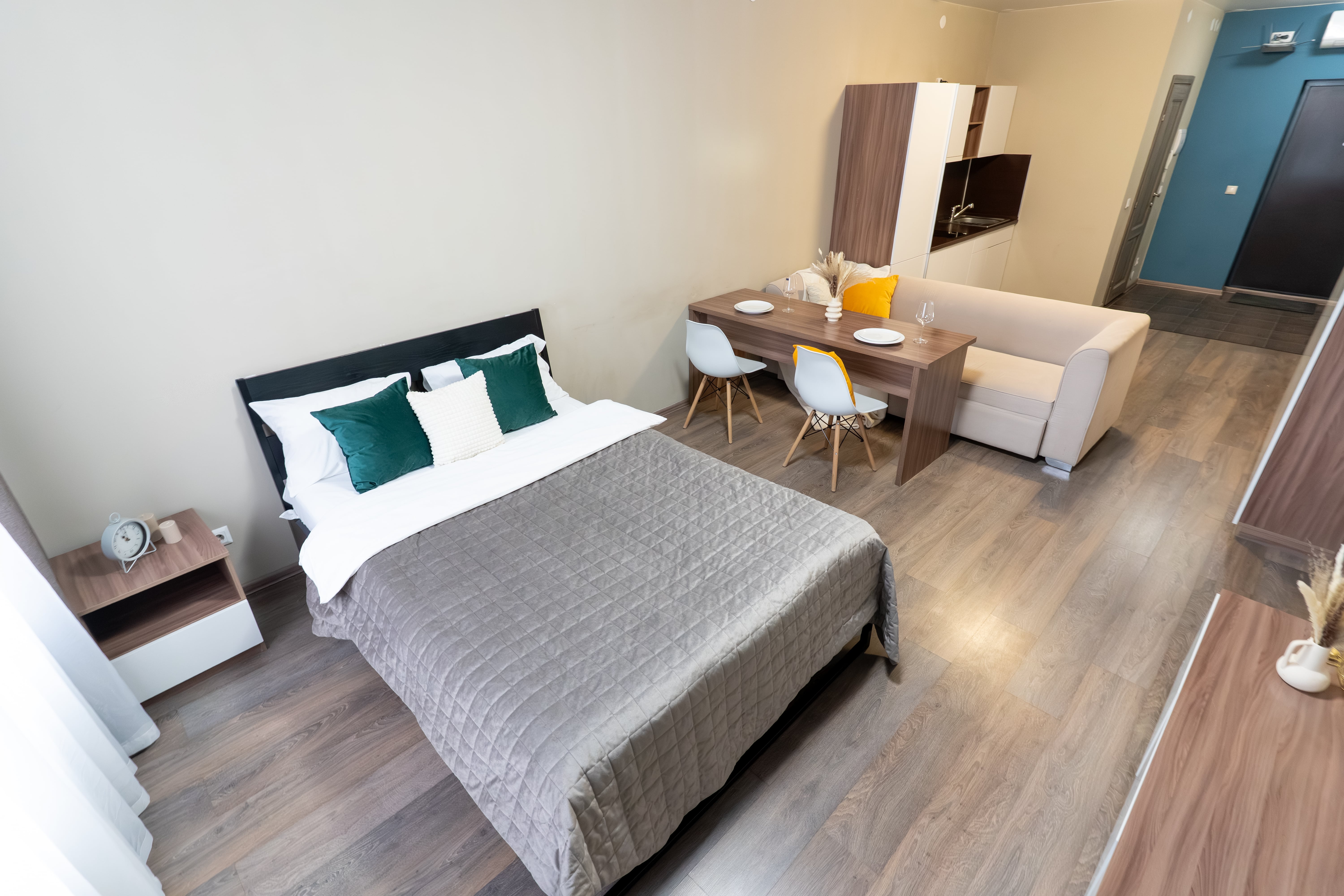 11. Четырёхместный номер с видом на город (20)