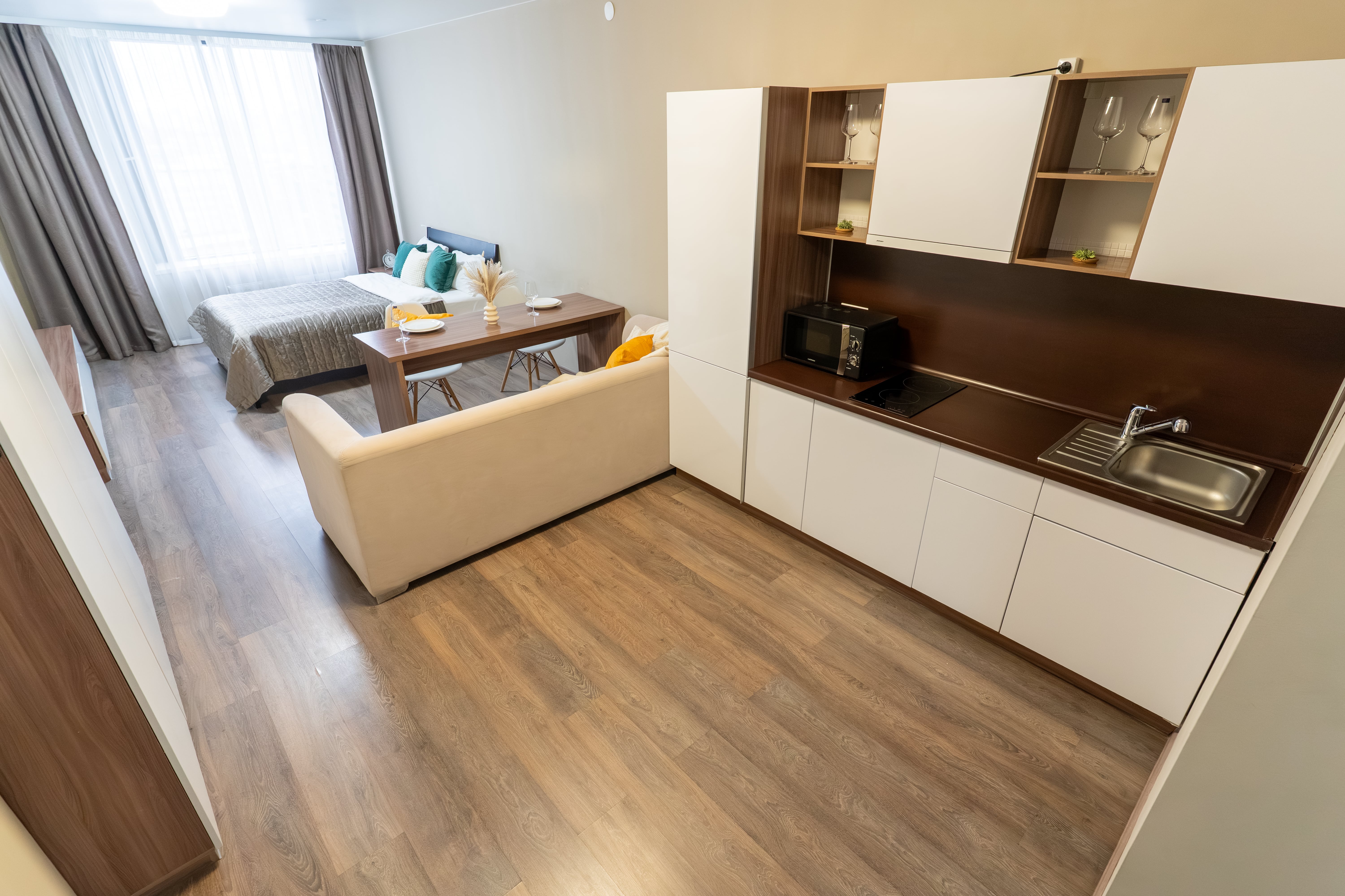 11. Четырёхместный номер с видом на город (20)