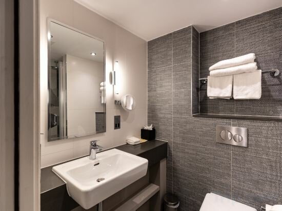 Deluxe Superior Queen Room