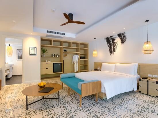 Surin Studio Balcony King Room