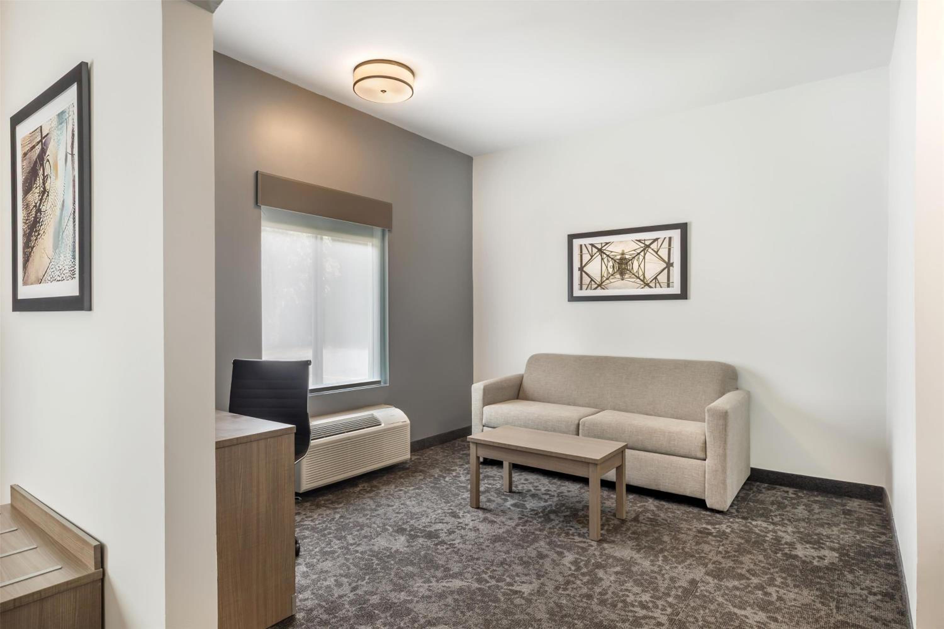 Queen Suite with Two Queen Beds, Roll-In Shower and Sofa Bed - Disability Access/Non-Smoking