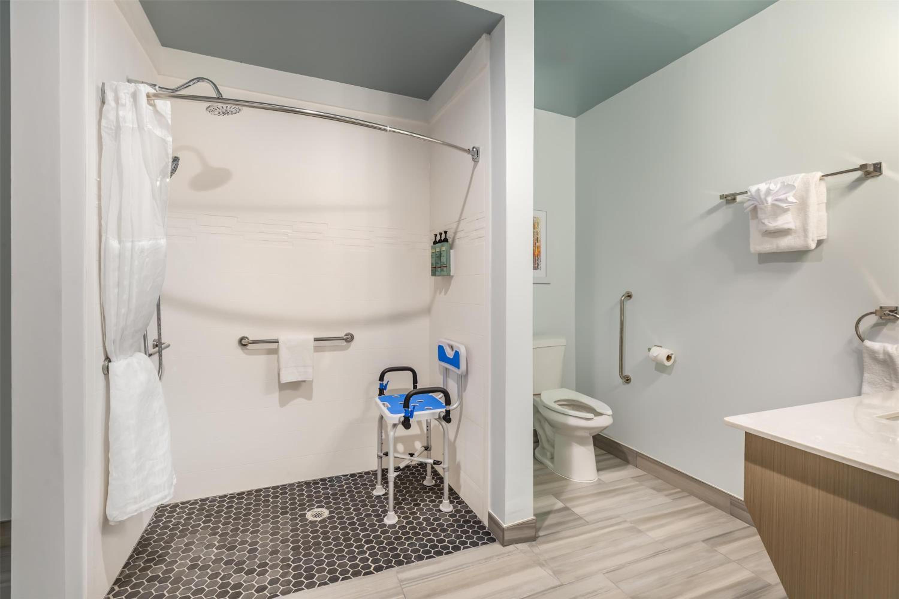 Queen Suite with Two Queen Beds, Roll-In Shower and Sofa Bed - Disability Access/Non-Smoking