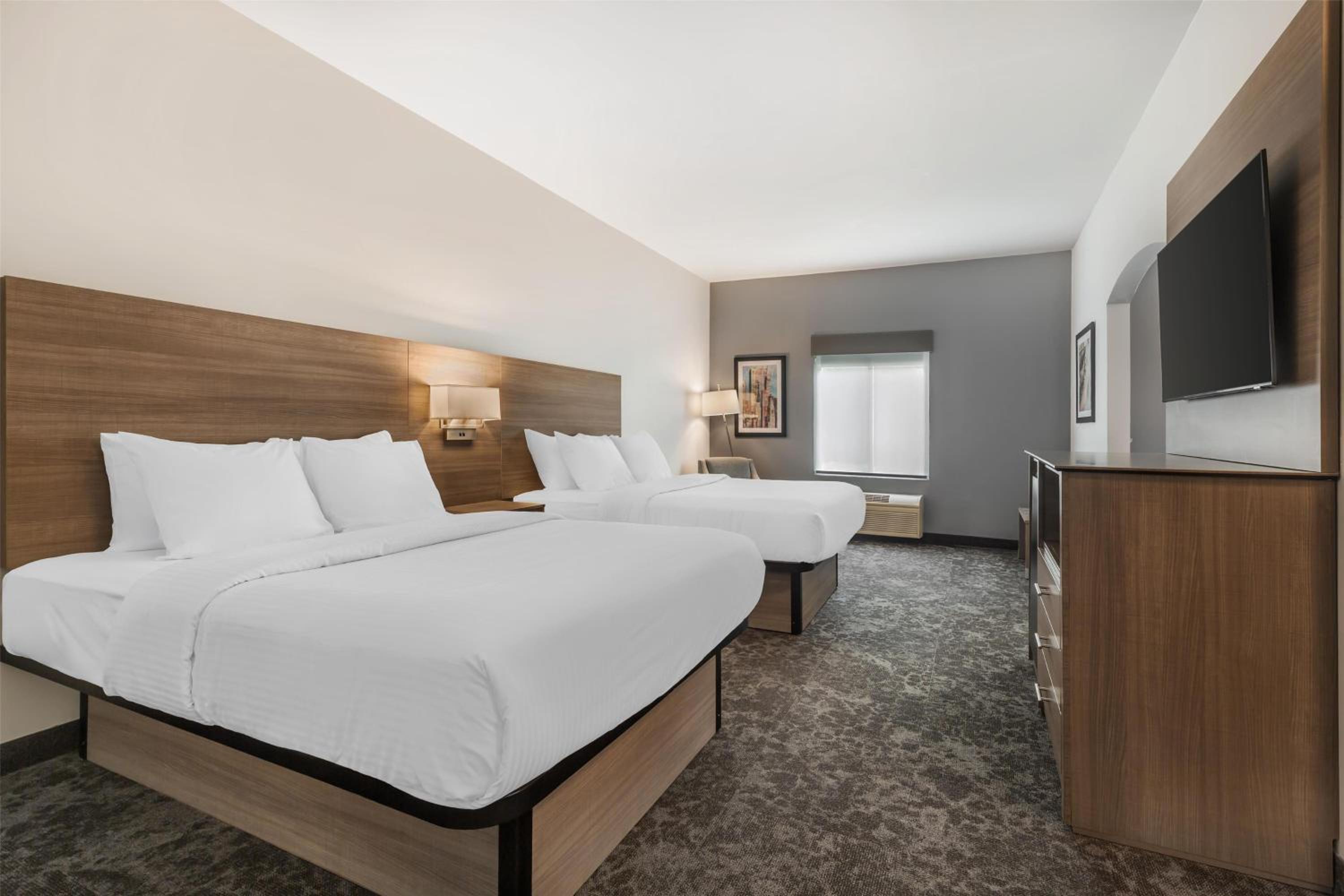 Queen Suite with Two Queen Beds, Roll-In Shower and Sofa Bed - Disability Access/Non-Smoking