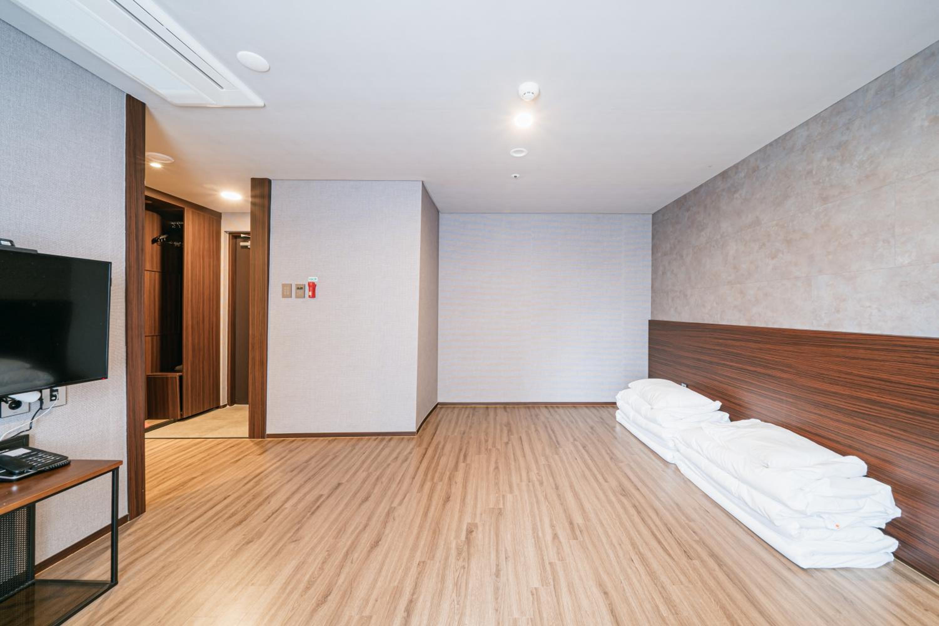 Ondol Room