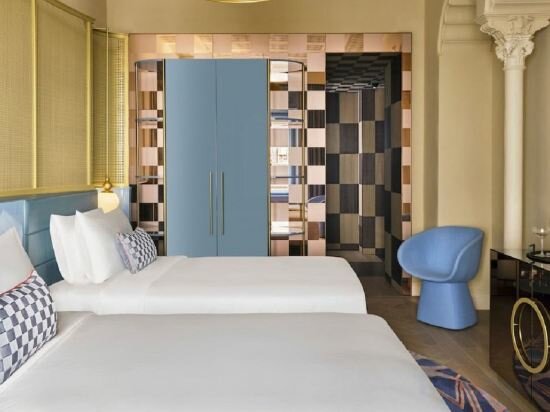 Deluxe Room, Guest Room, 2 Twins, Street View