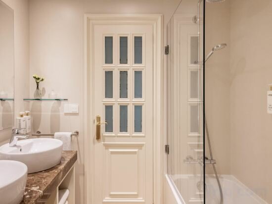 Supreme Room Redlevel