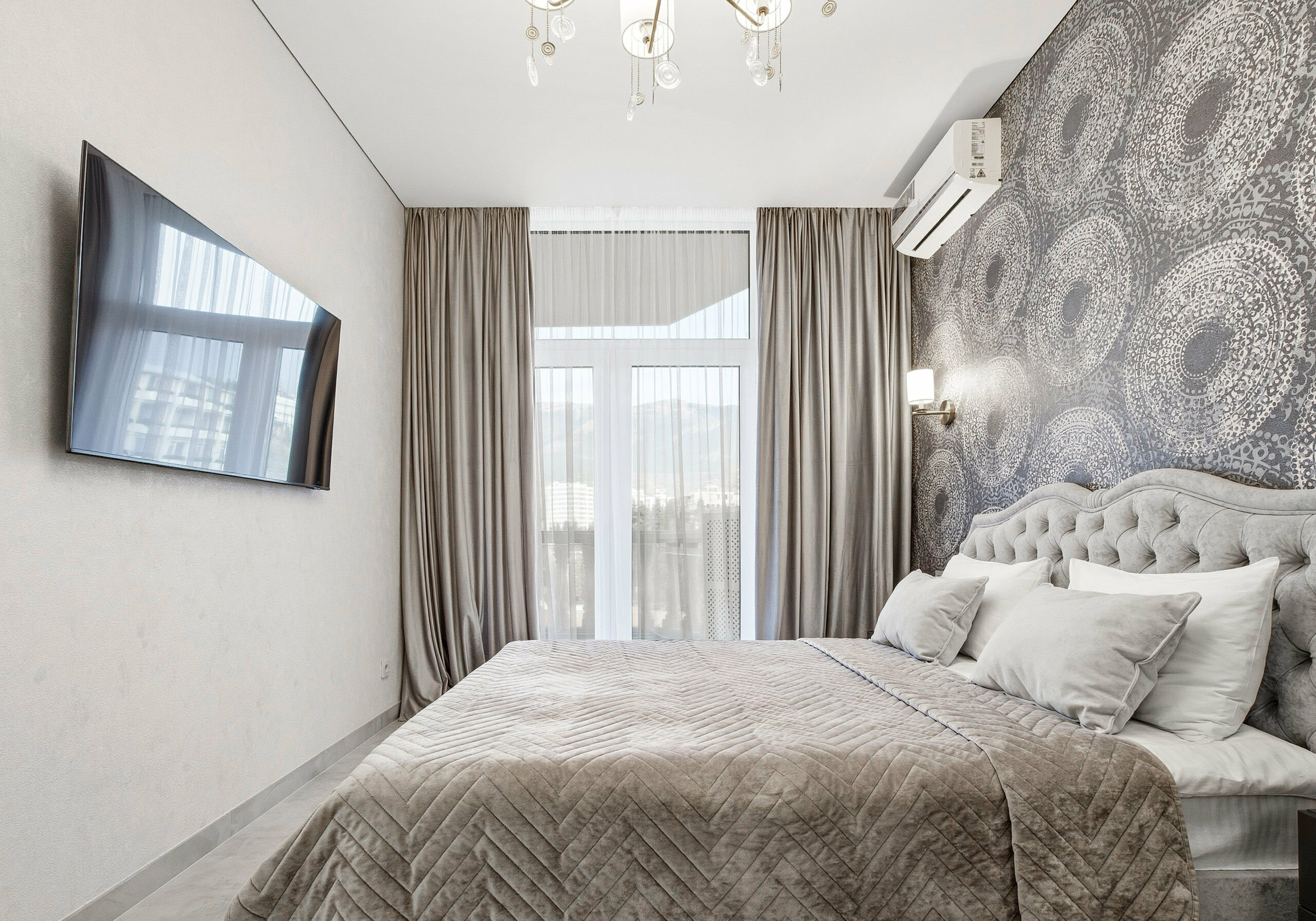 Семейный номер с видом на горы