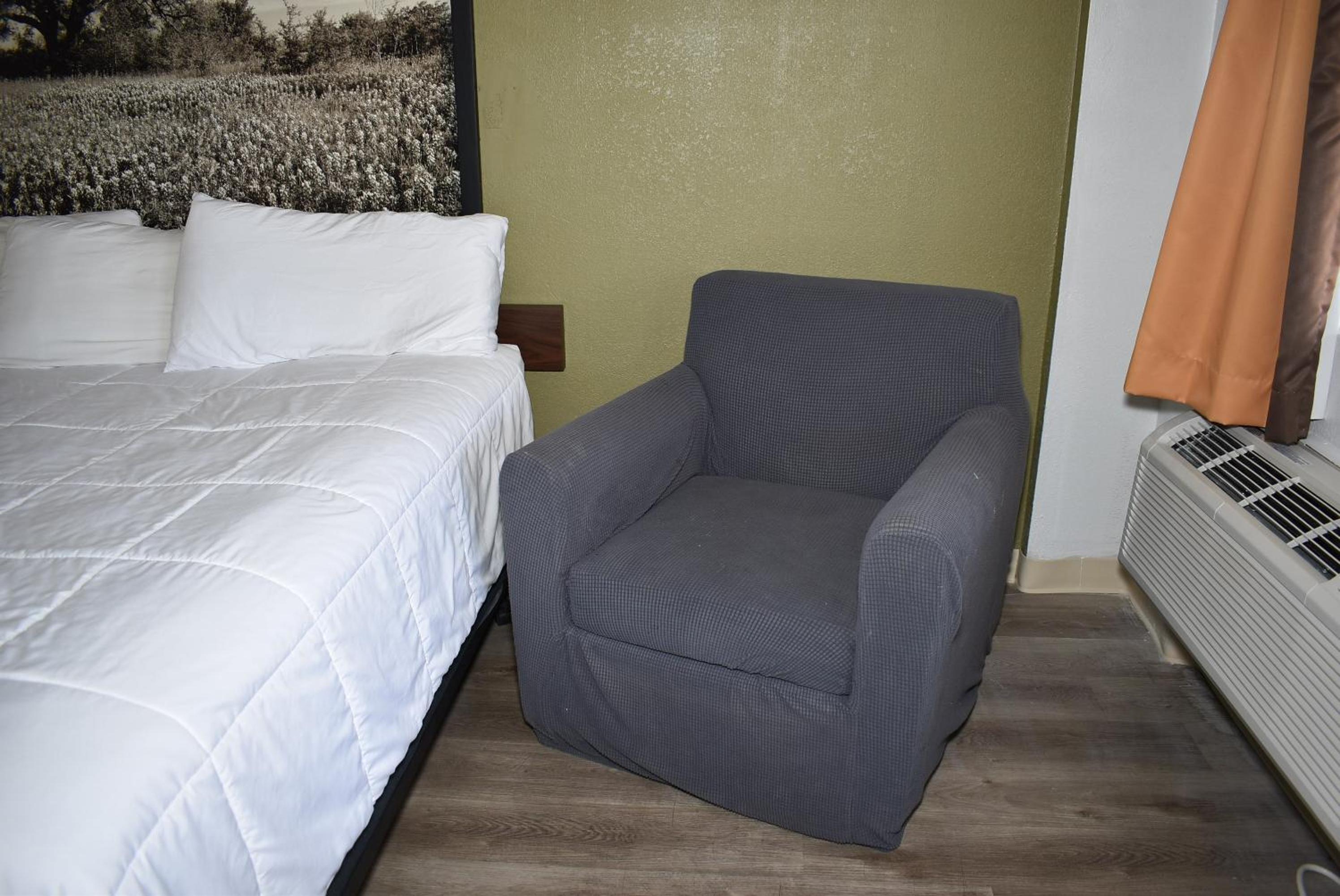 Queen Room - Non-Smoking