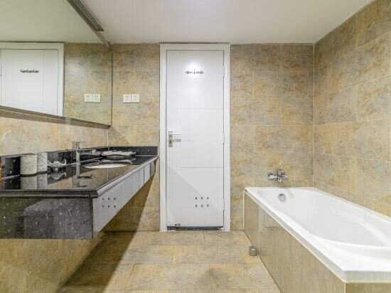 Imperial Garden Double Entry Suite