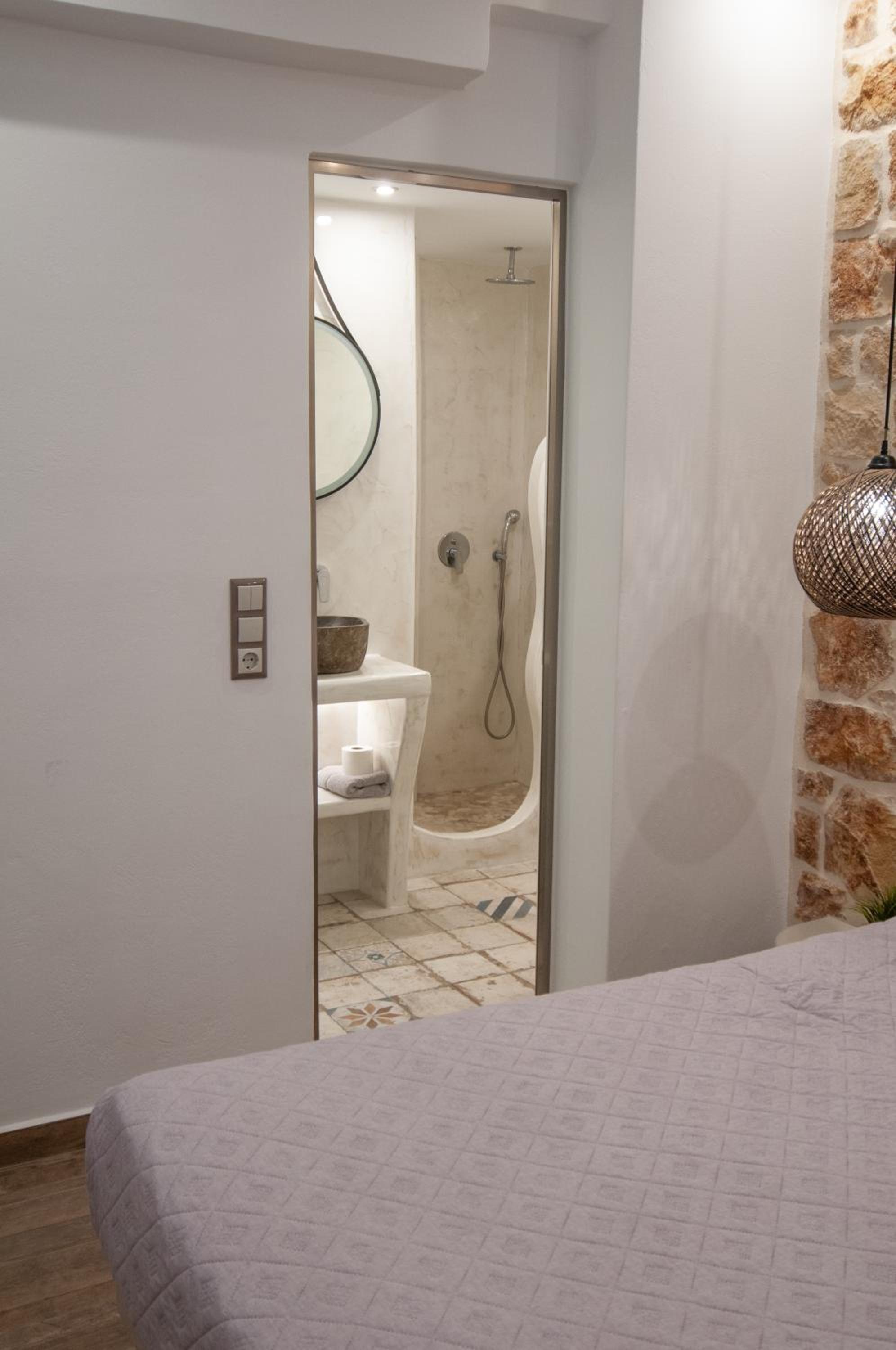 Deluxe Double Room with Shower