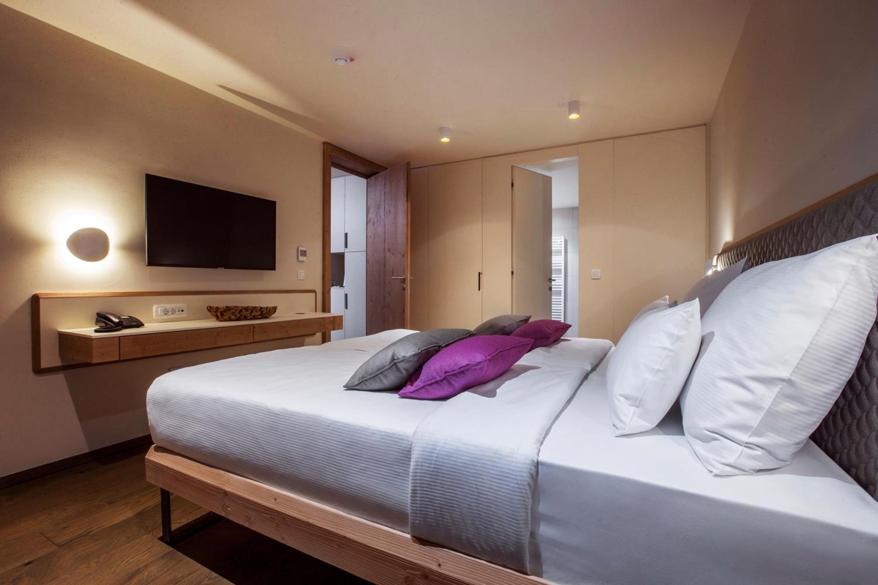 Suite with Lake View