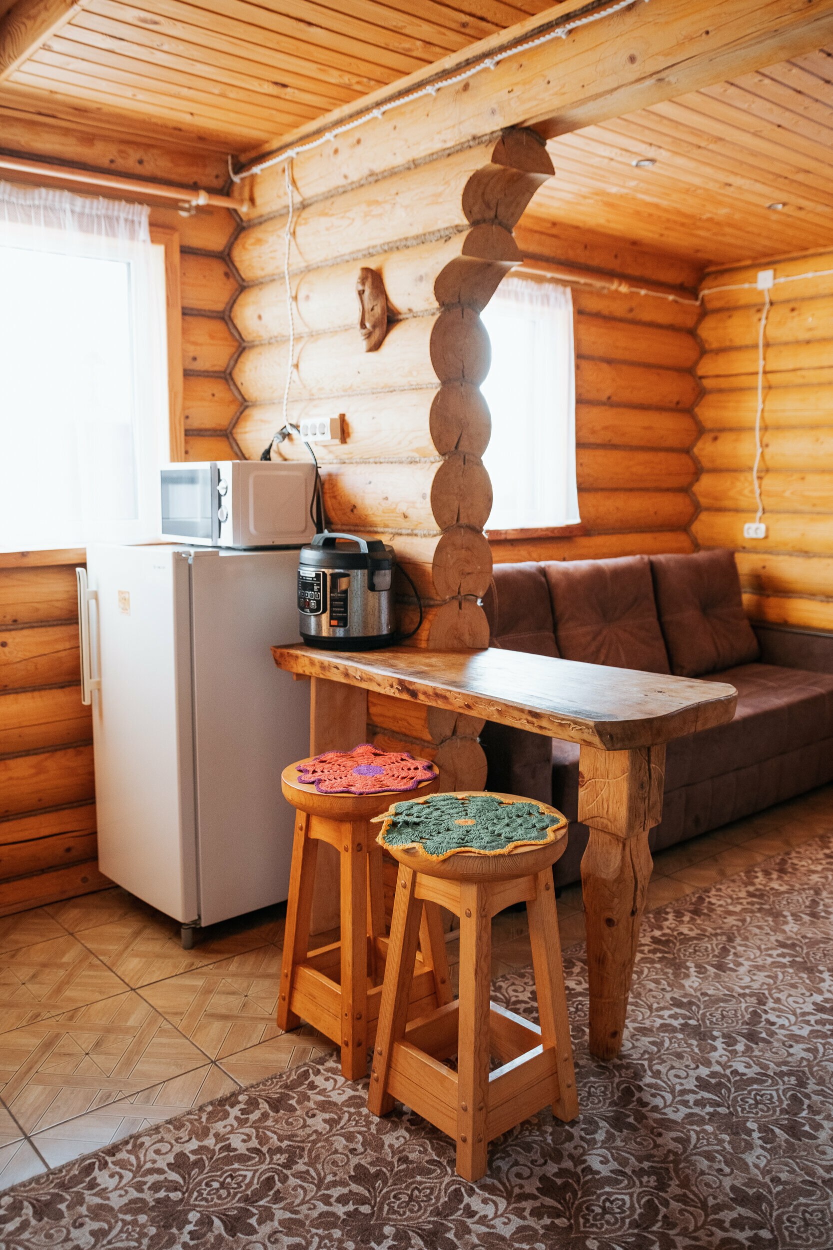 Большой двухэтажный дом