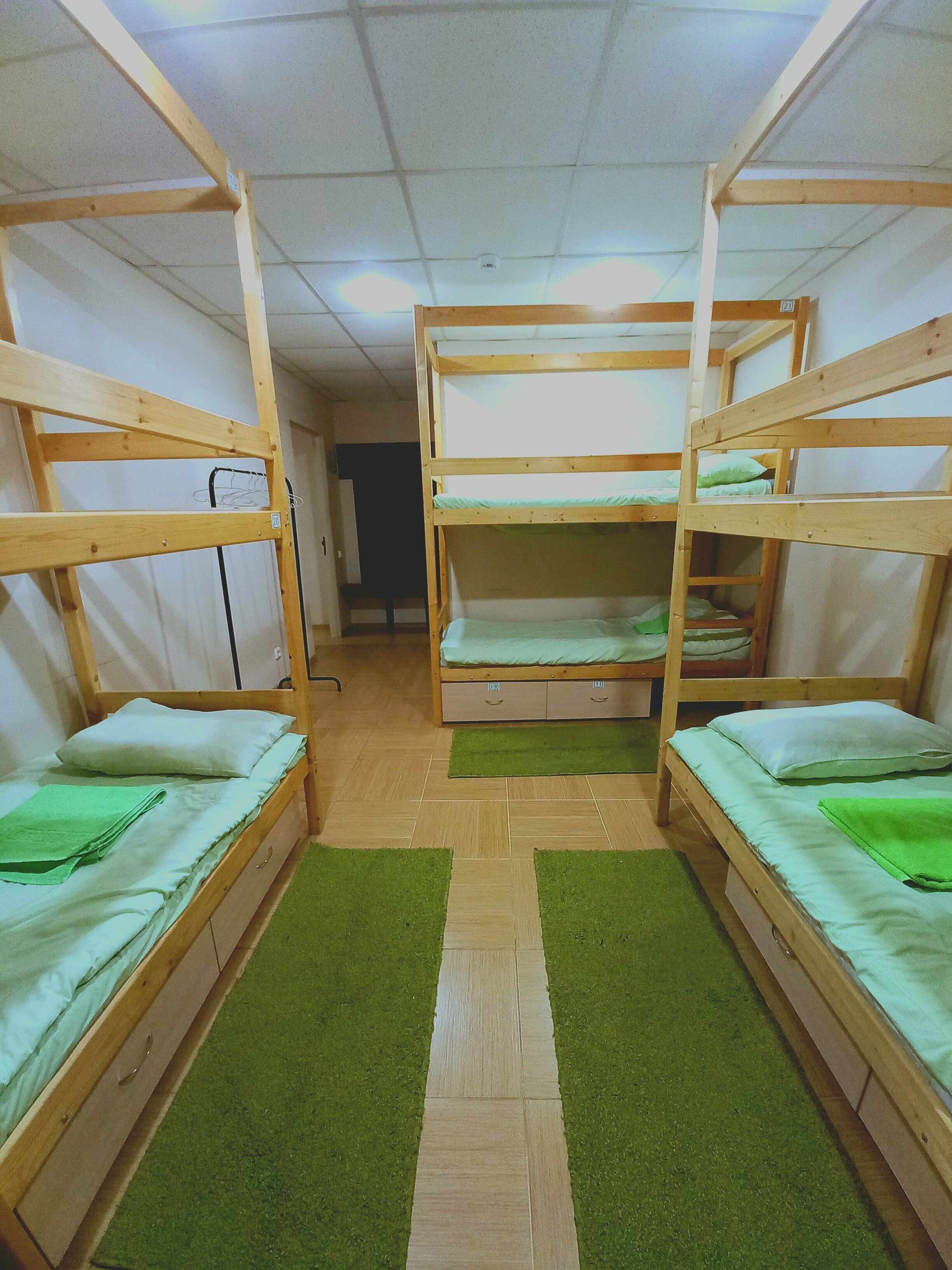 Кровать в общем 8-местном номере