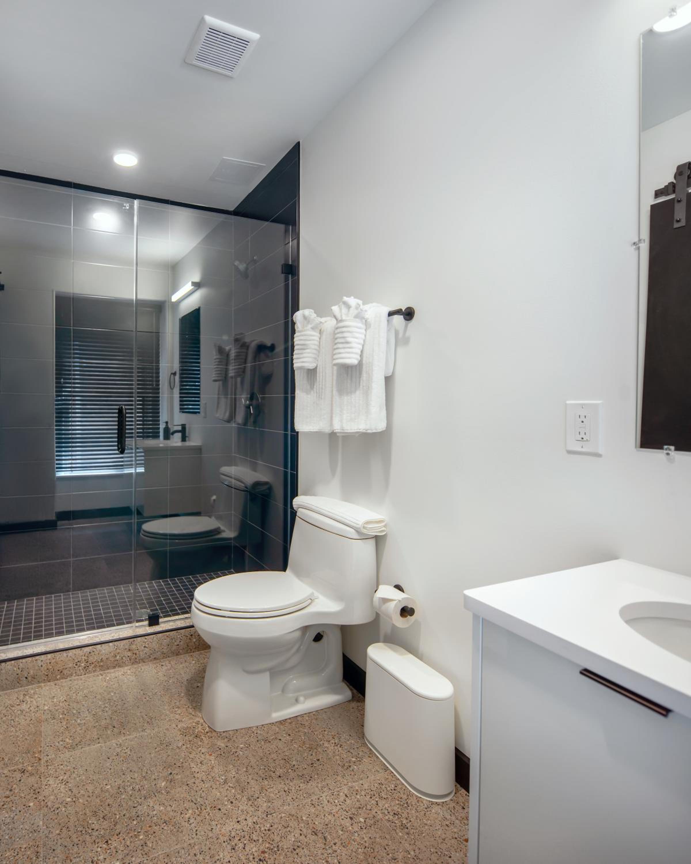 Queen Studio with Kitchenette (Self Check-in with Virtual Front Desk)