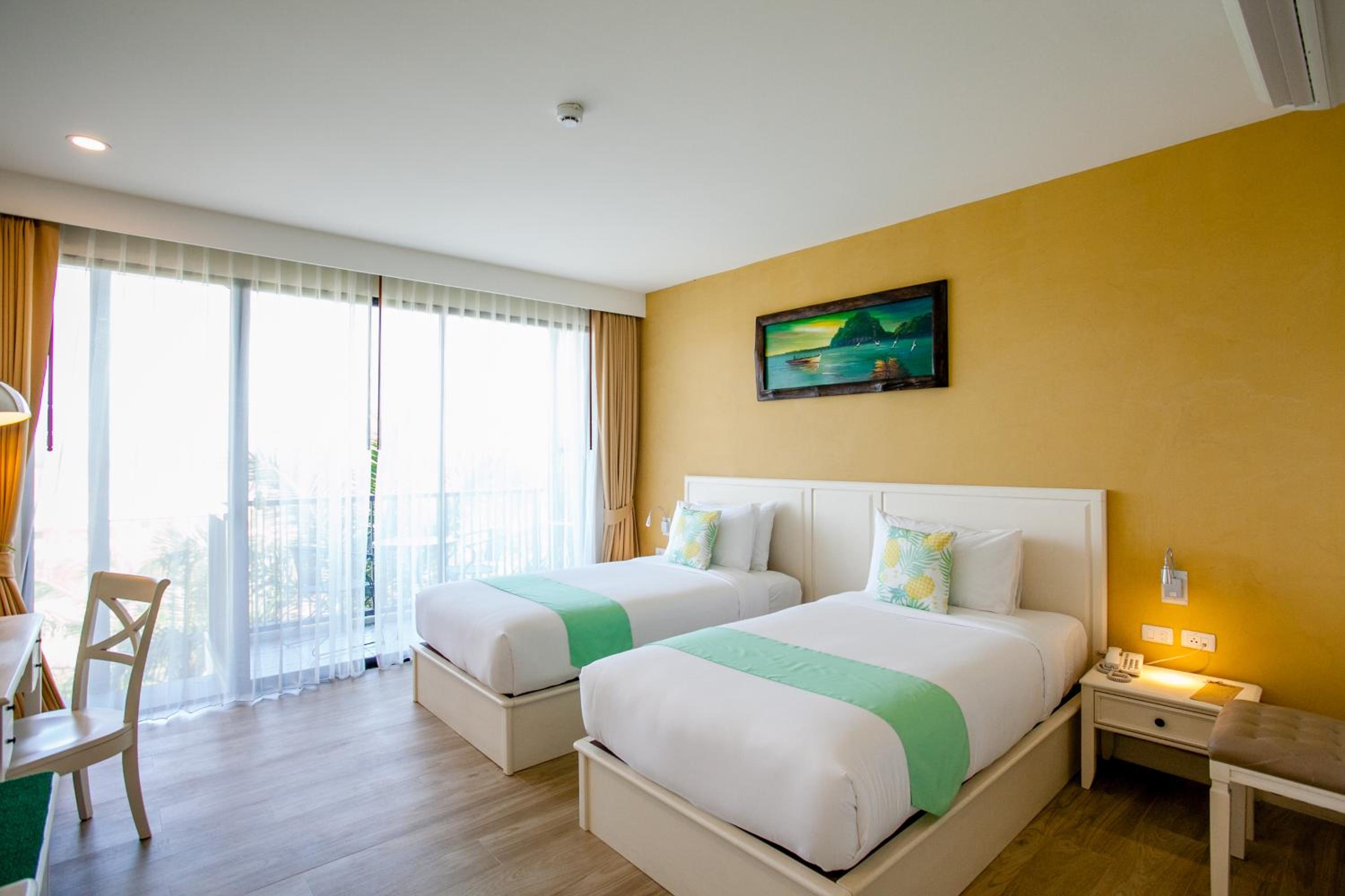 Deluxe Sea Town View