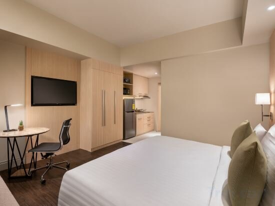 Studio Room With 1 King Bed And Kitchenette