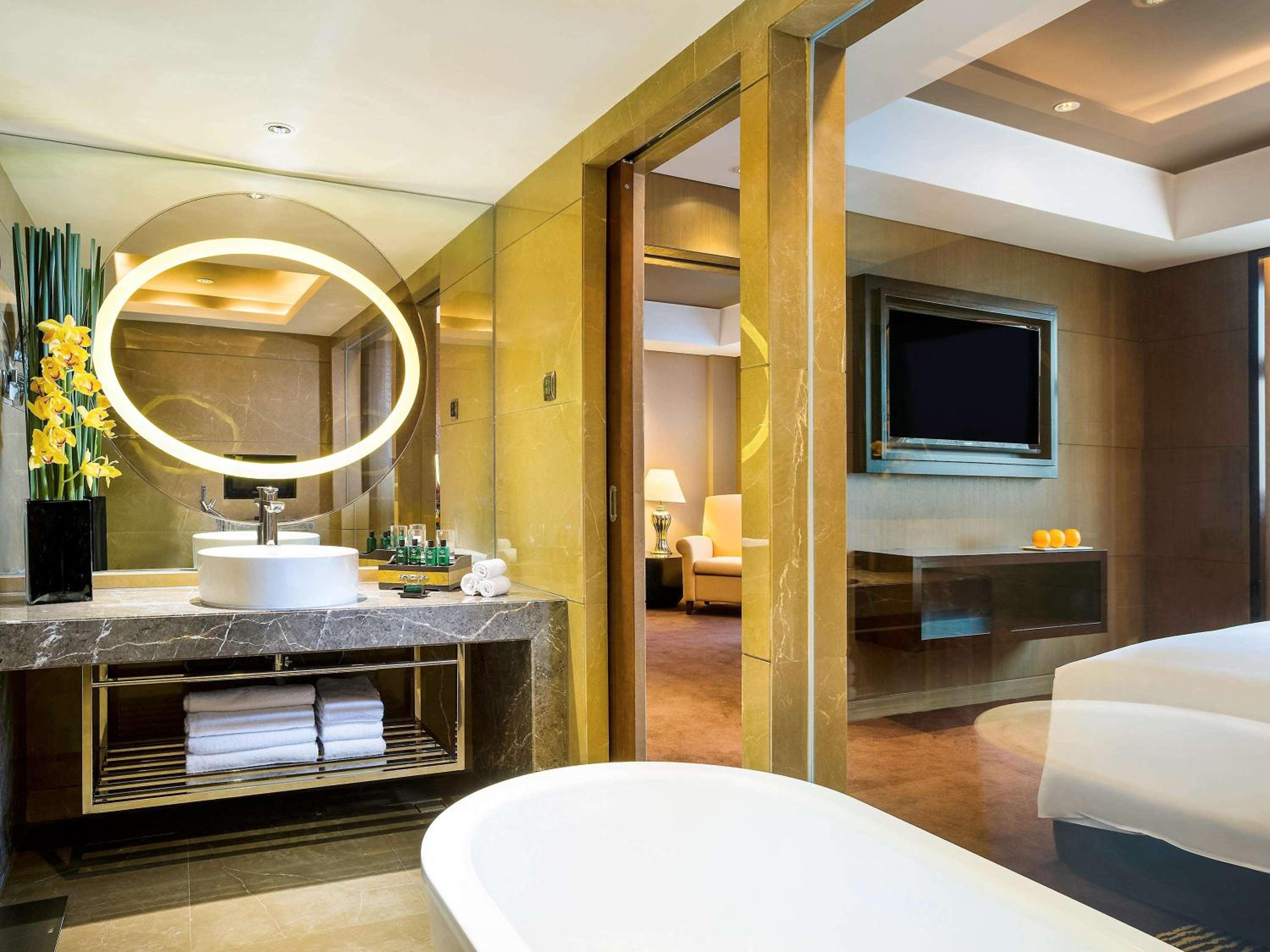 Junior King Suite with Extra Living-Room 