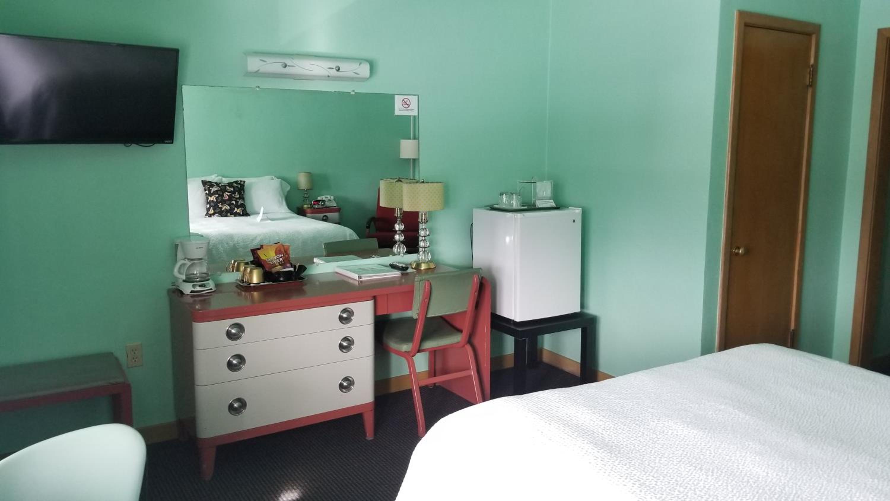 Queen Bed - Second floor