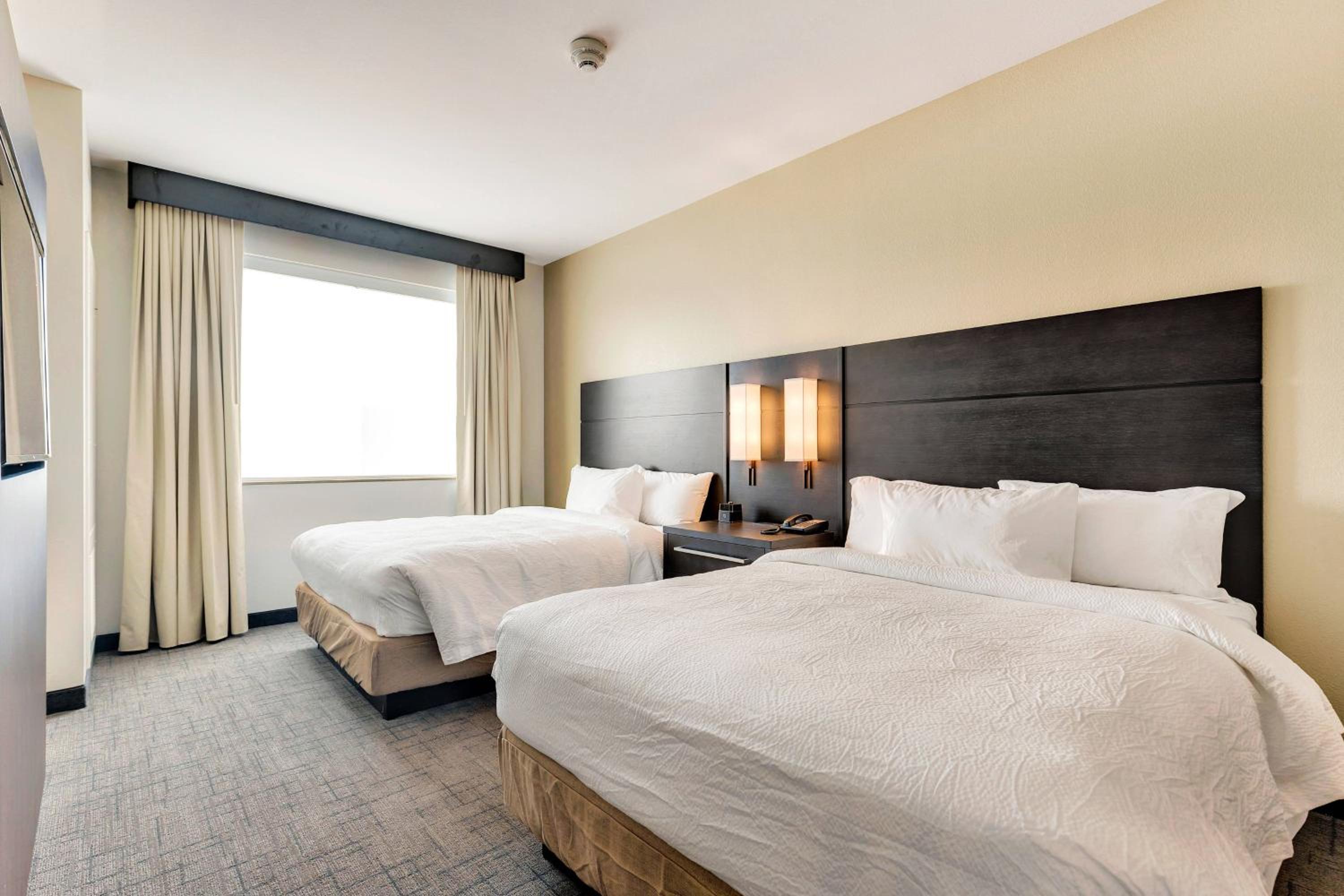 1 Bedroom Suite, 2 Queen, Sofa bed, City view