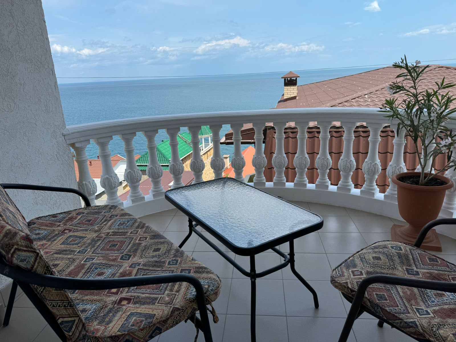 Корпус 1: НОМЕР "ПОЛУЛЮКС" ЮЖНЫЙ (4-х местный)(200 метров до моря)