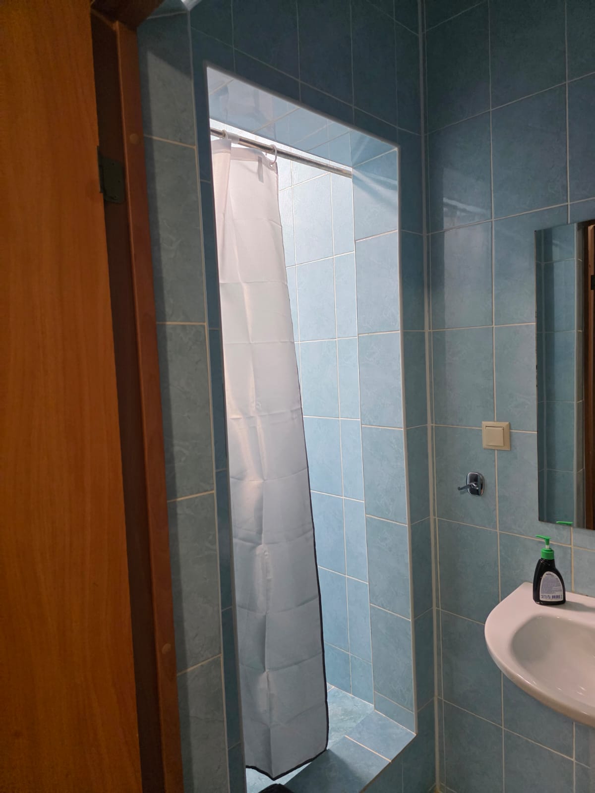 Двухместный номер с 2 отдельными кроватями и общей ванной комнатой