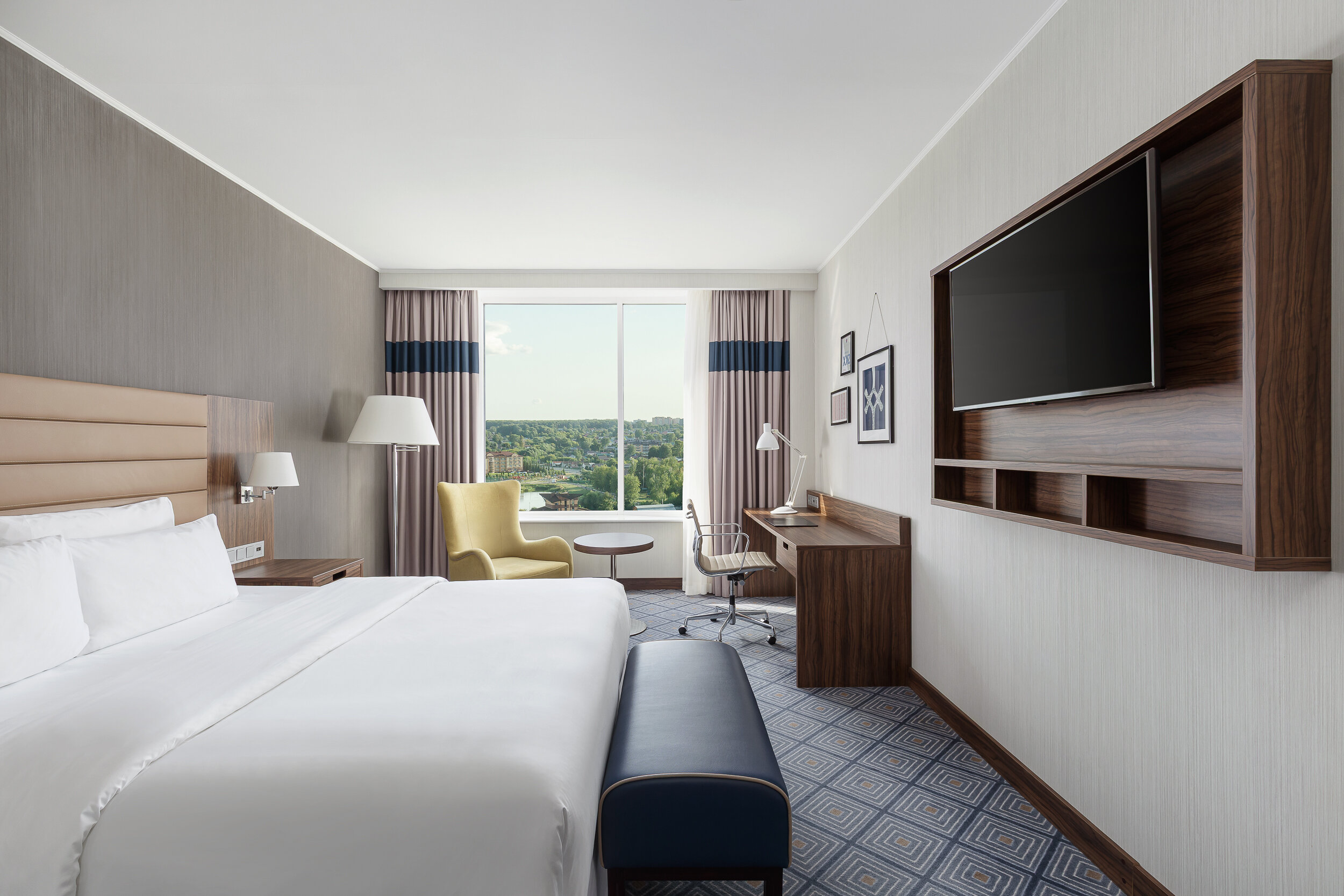 Супериор с одной двуспальной кроватью с видом на реку