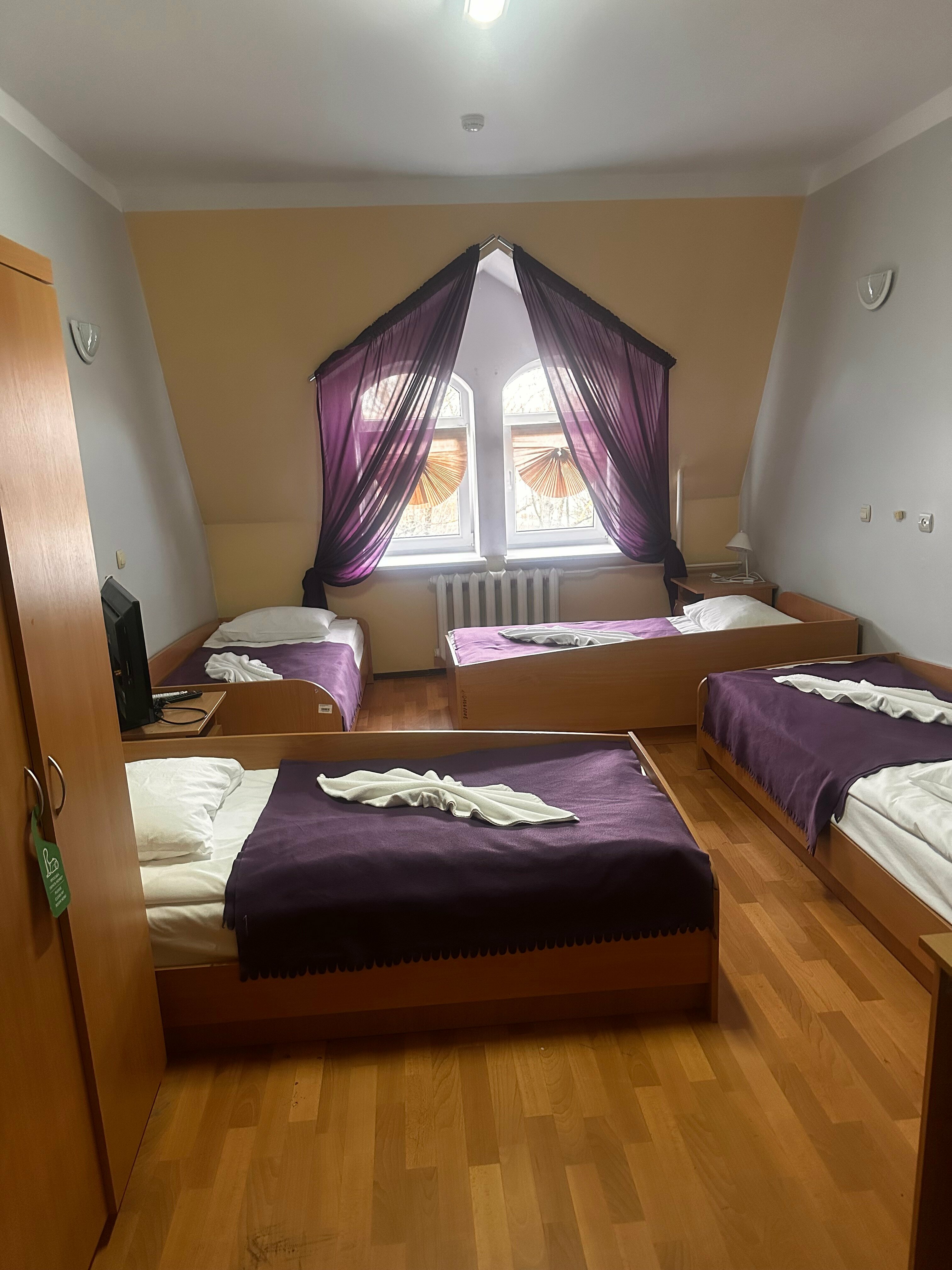 Кровать в общем номере для мужчин