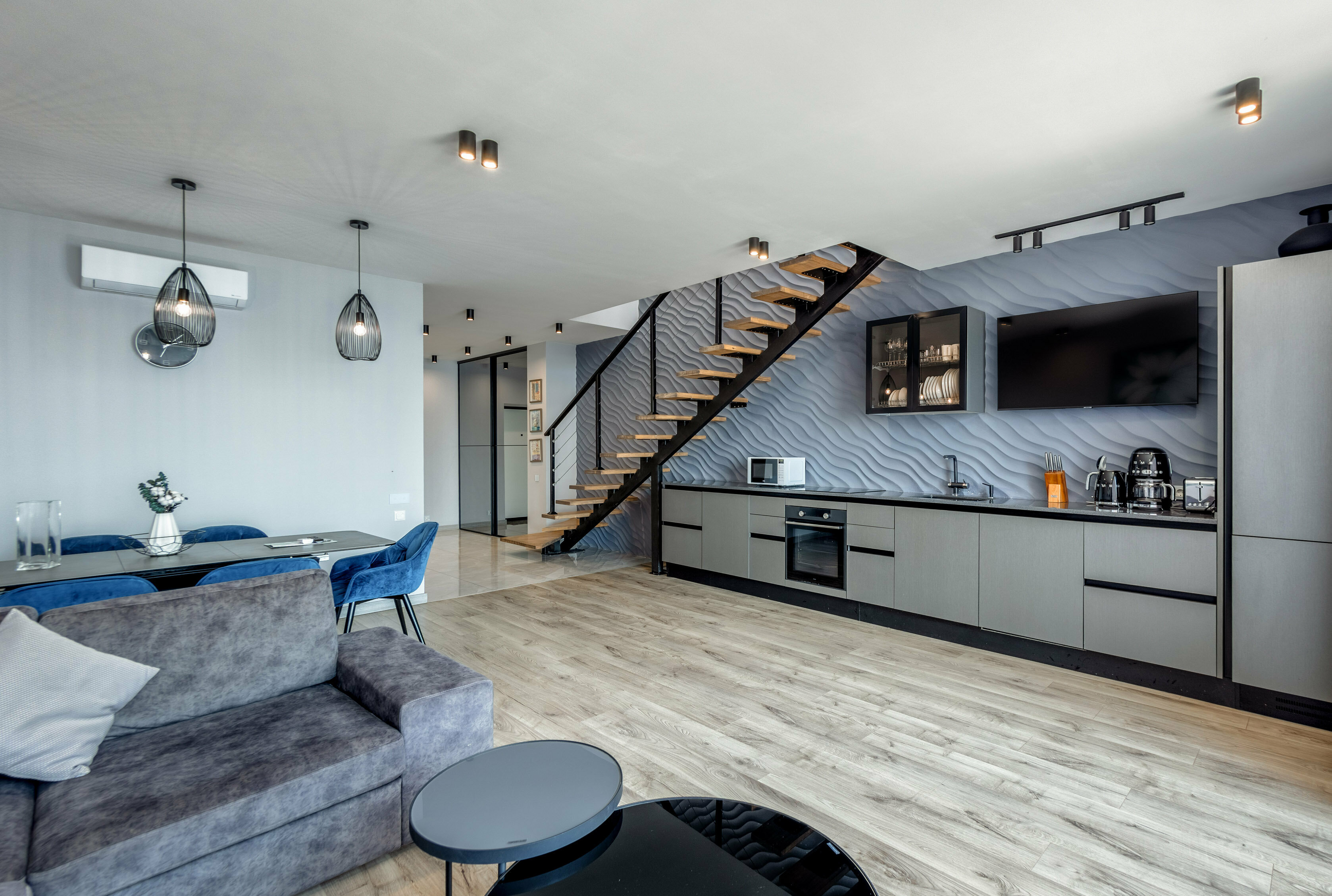 Апартаменты Двухуровневые 175 с видом на море и горы семейный