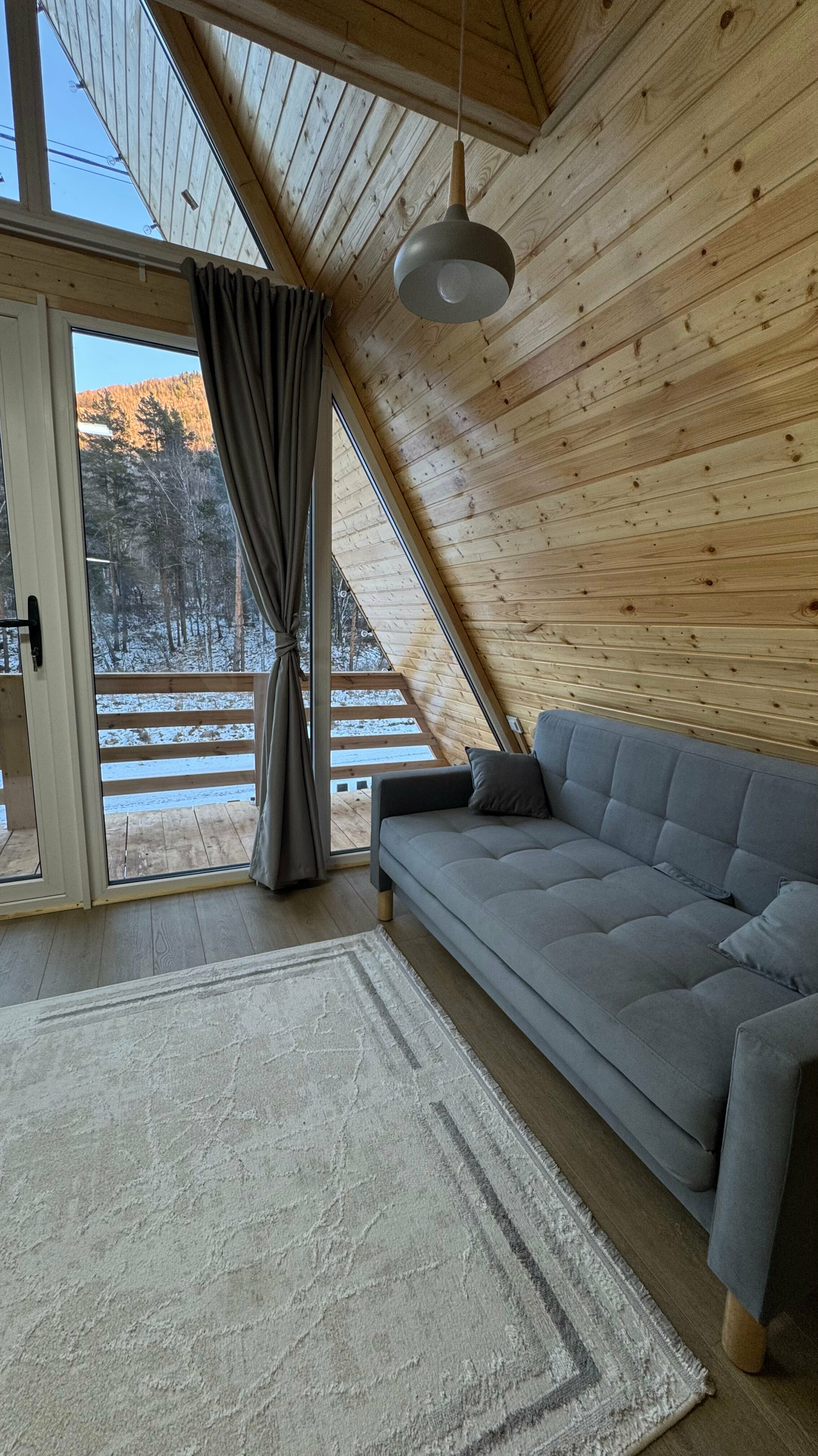 Четырехместный номер с видом на горы