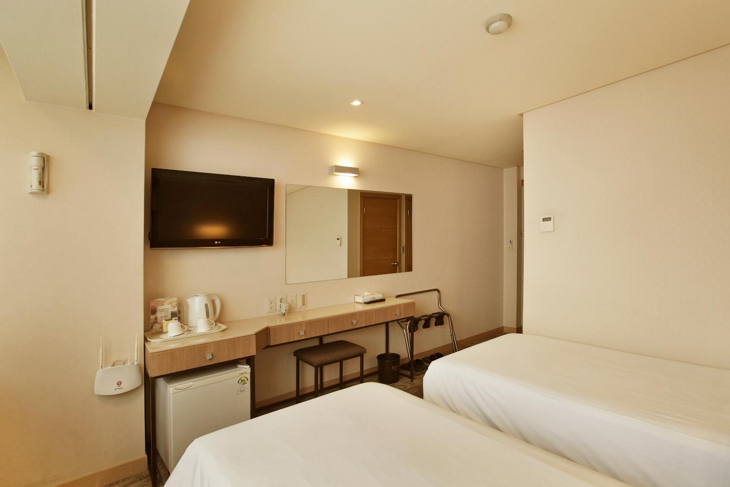 Economy Twin Room