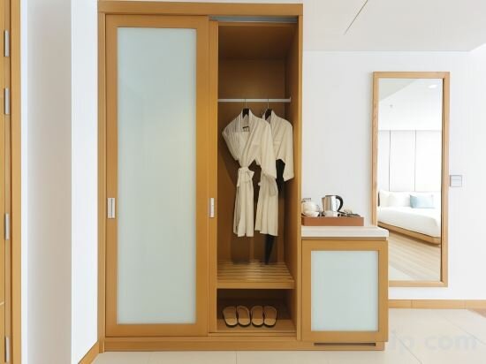 Premier King Suite City View With Balcony