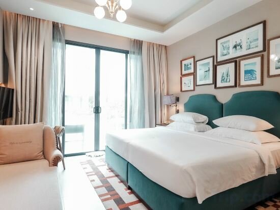 Deluxe With Pool Access