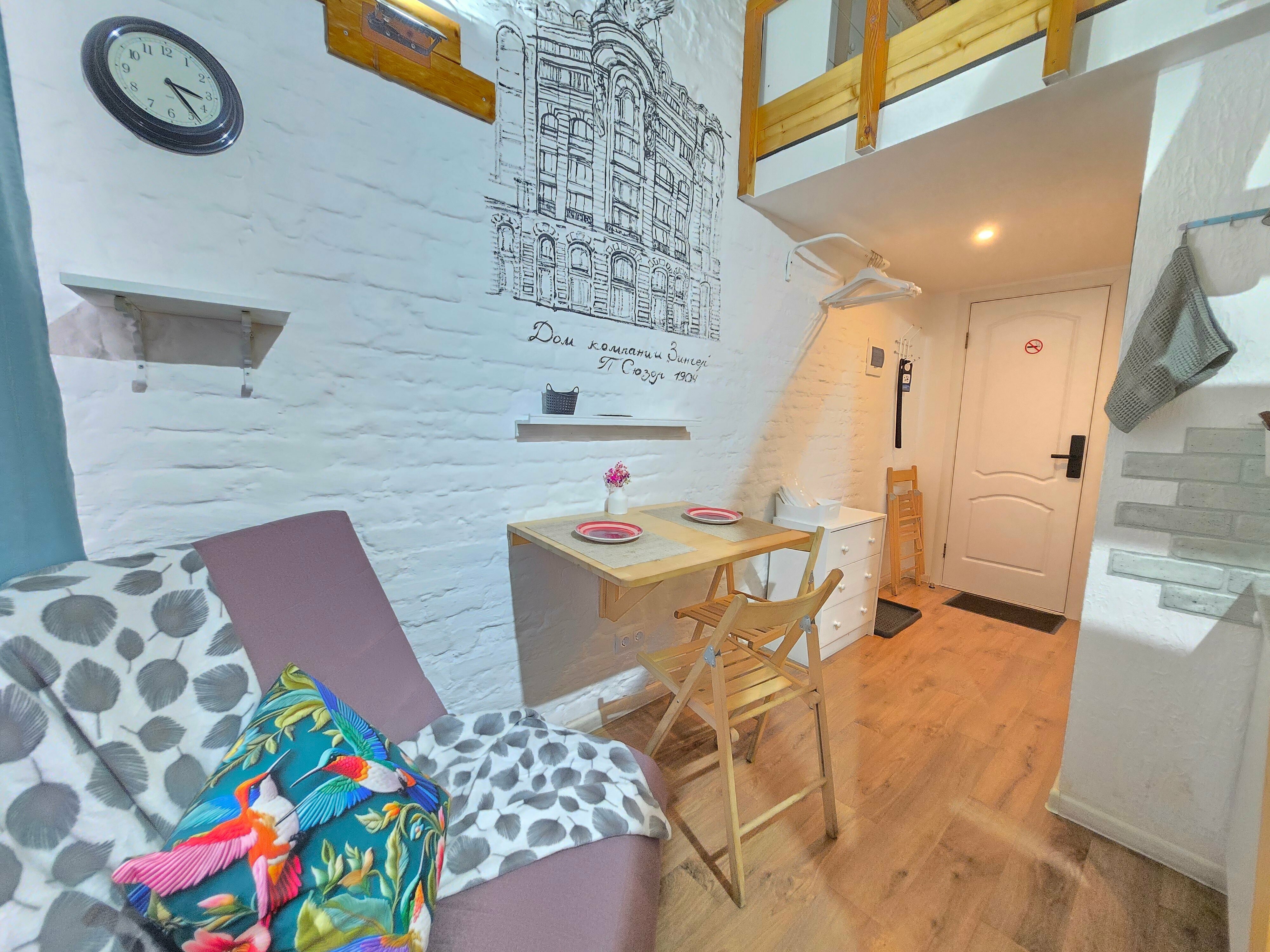 Двухуровневая студия для 3 гостей с общей ванной комнатой и кухней