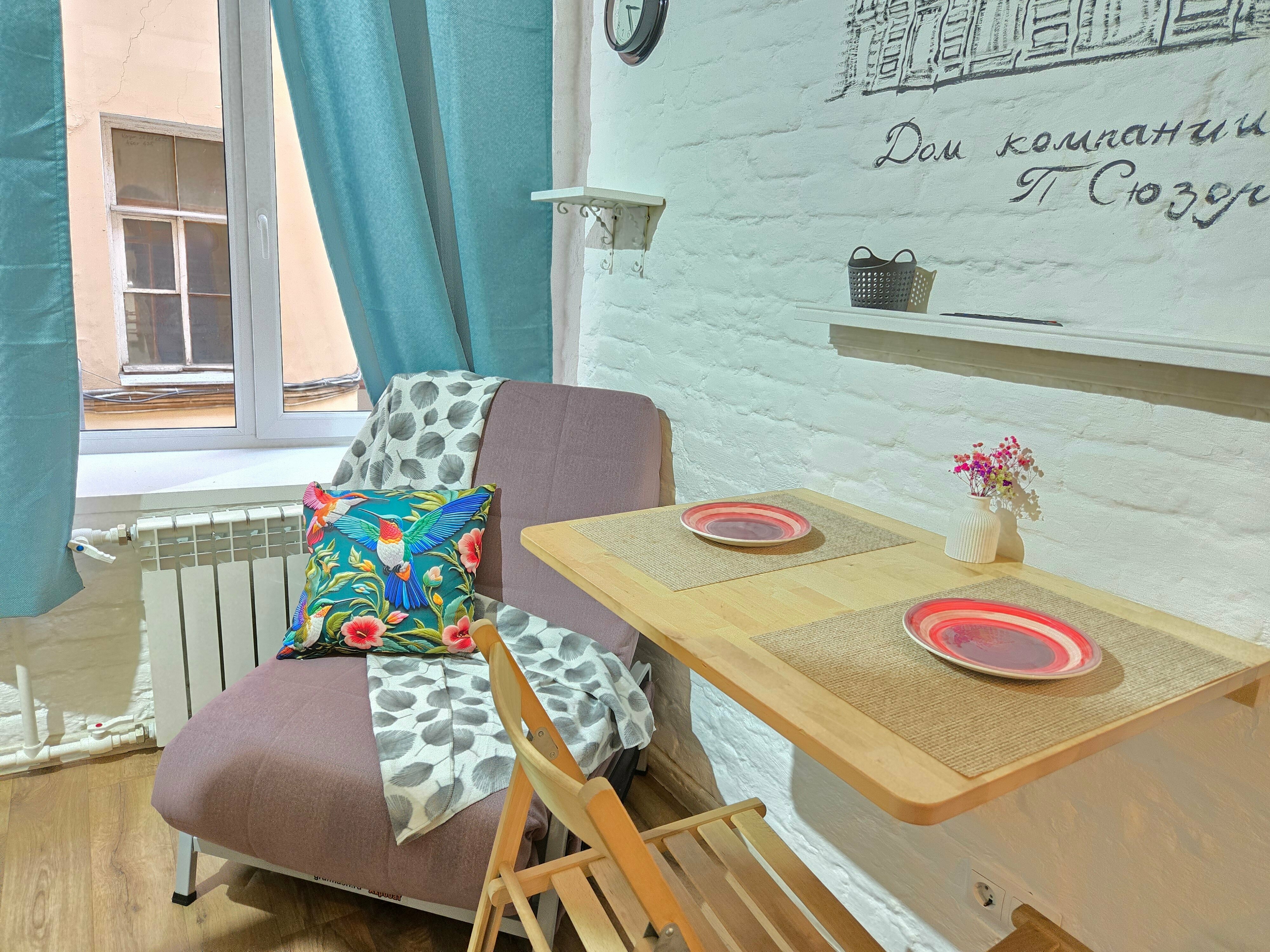 Двухуровневая студия для 3 гостей с общей ванной комнатой и кухней