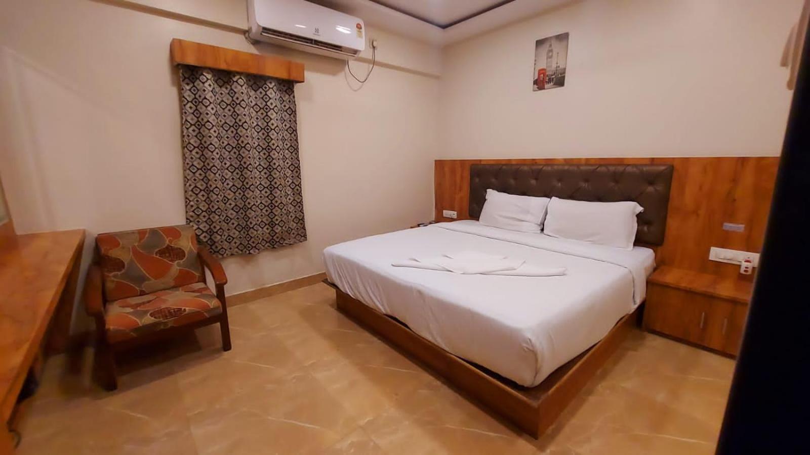 Deluxe Double Room (2 Adults + 1 Child)