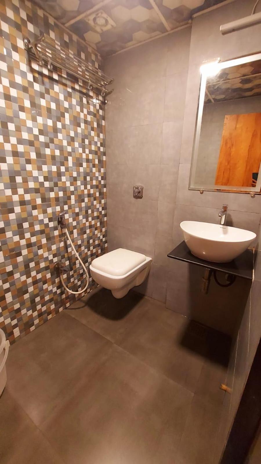 Deluxe Double Room (2 Adults + 1 Child)