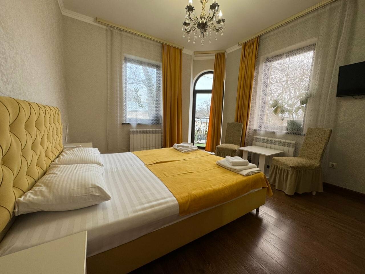 Двухкомнатный номер с французскими балконами 2-й этаж