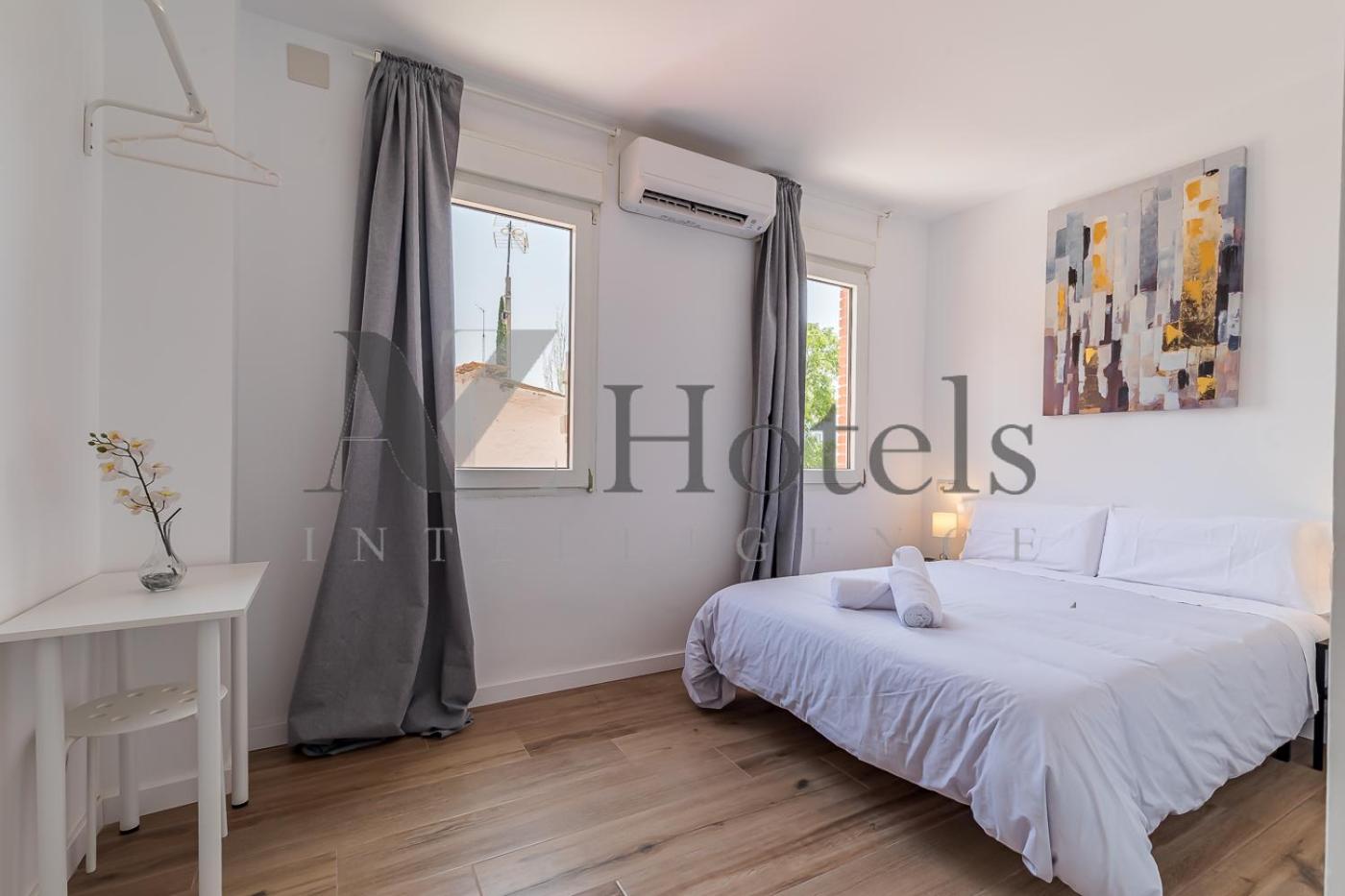 Standard Double Room with Shared Bathroom