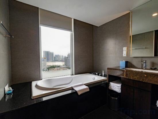 One Bedroom Executive King Apartment