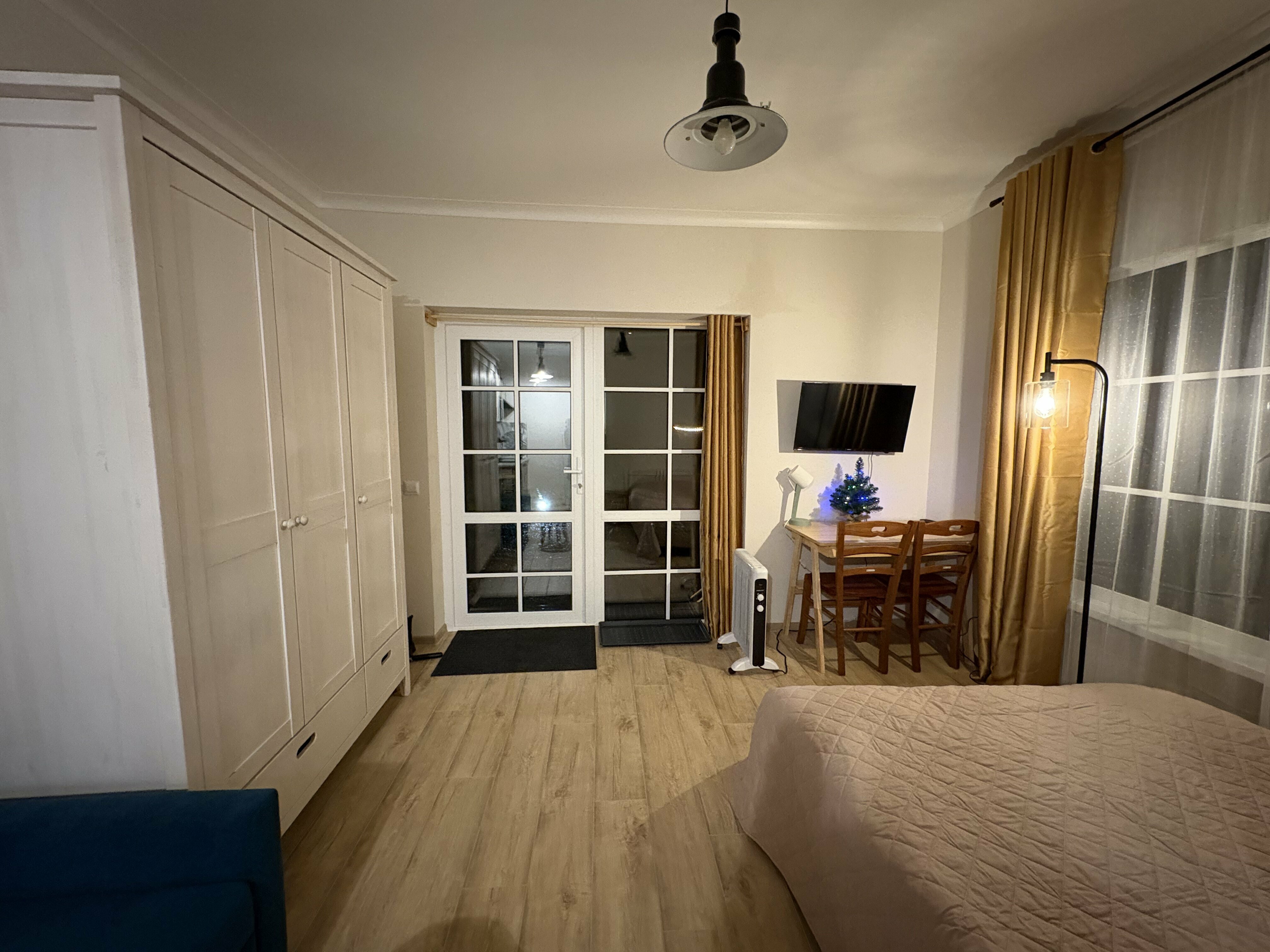 Студия-комфорт в загородном доме с видом на лес