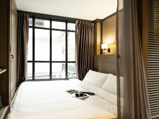Private Room with Shared Bathroom